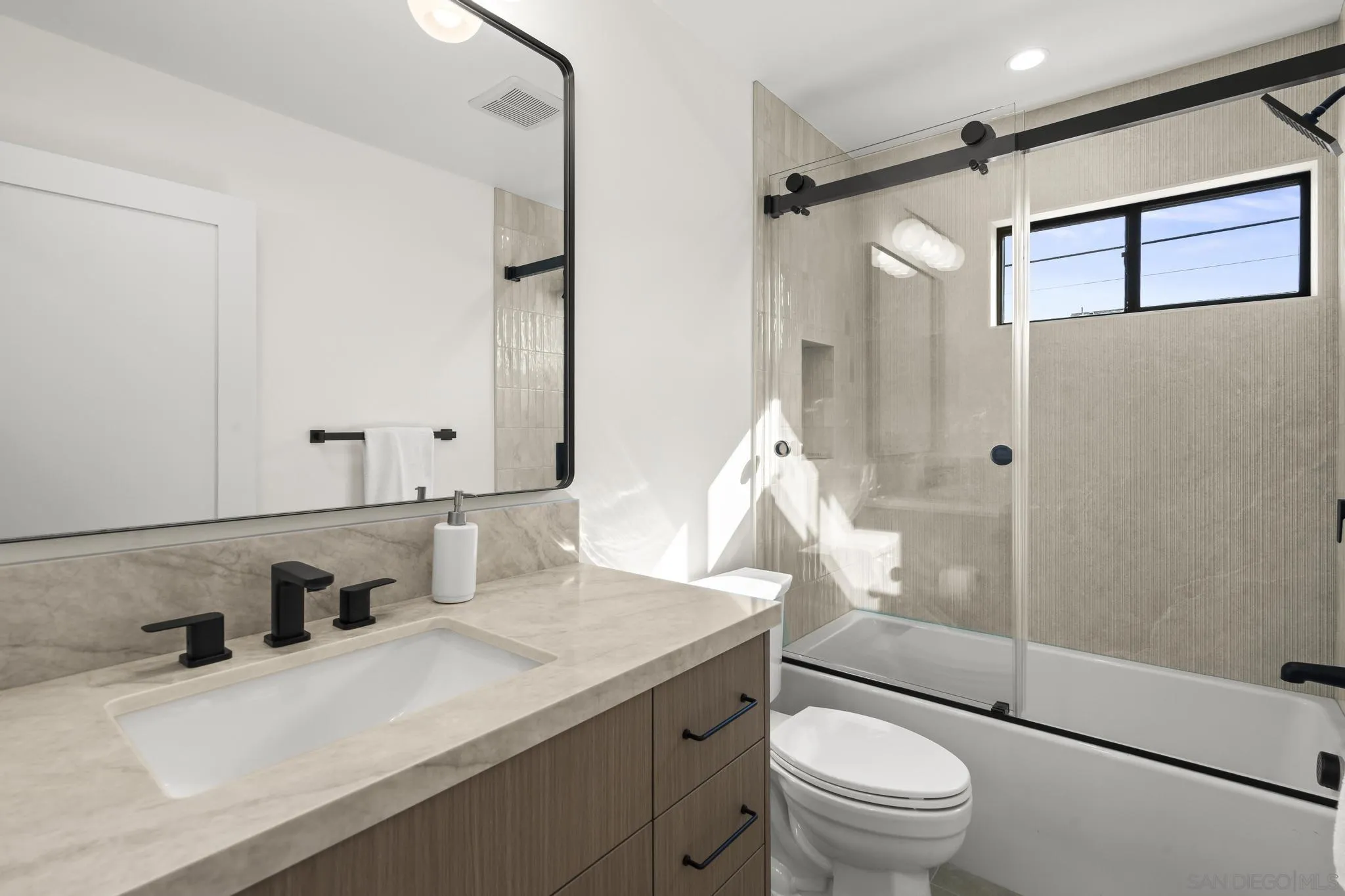 https://cdn.realtyfeed.com/cdn/127/260022260/1aaf472ed9c8ac647e23100463ad655d.webp