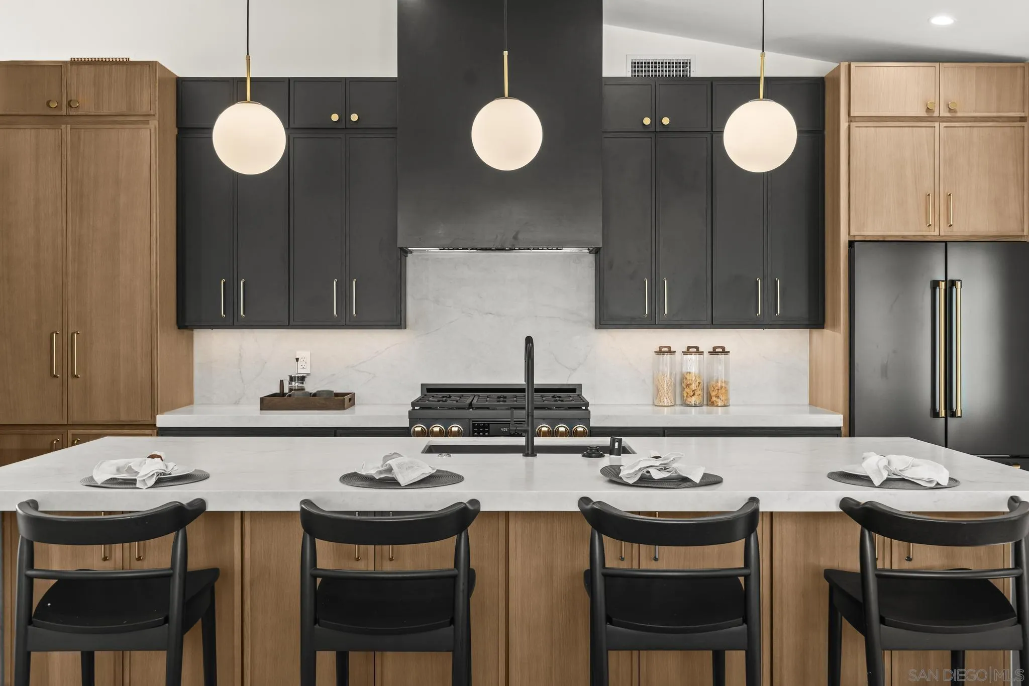 https://cdn.realtyfeed.com/cdn/127/260022260/25aec9ec1460b2f030a55590b8c8bba1.webp