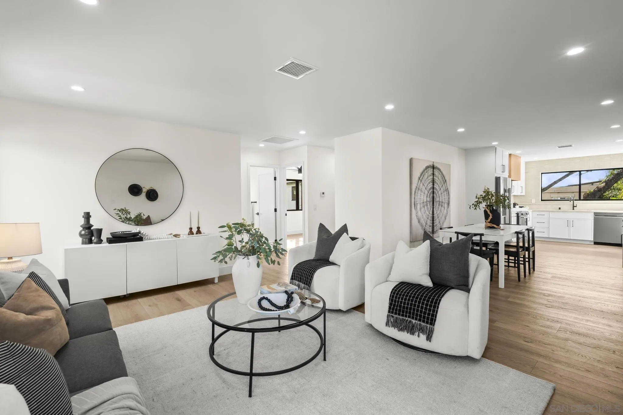 https://cdn.realtyfeed.com/cdn/127/260022260/35272b7d96a1551d17ec765435bfad08.webp