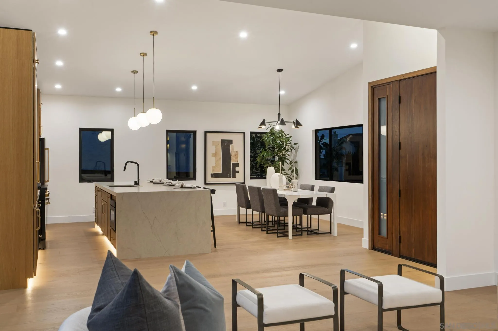 https://cdn.realtyfeed.com/cdn/127/260022260/3b9107a1635375e8df84ccf111fc844e.webp