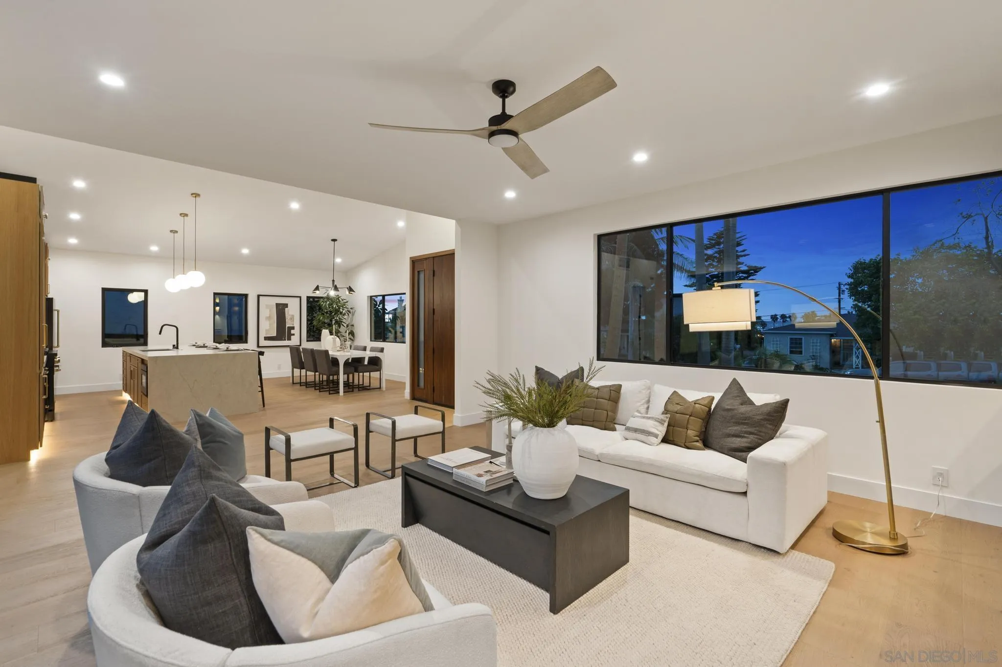 https://cdn.realtyfeed.com/cdn/127/260022260/44d652b9993e287e4516706f93857a88.webp