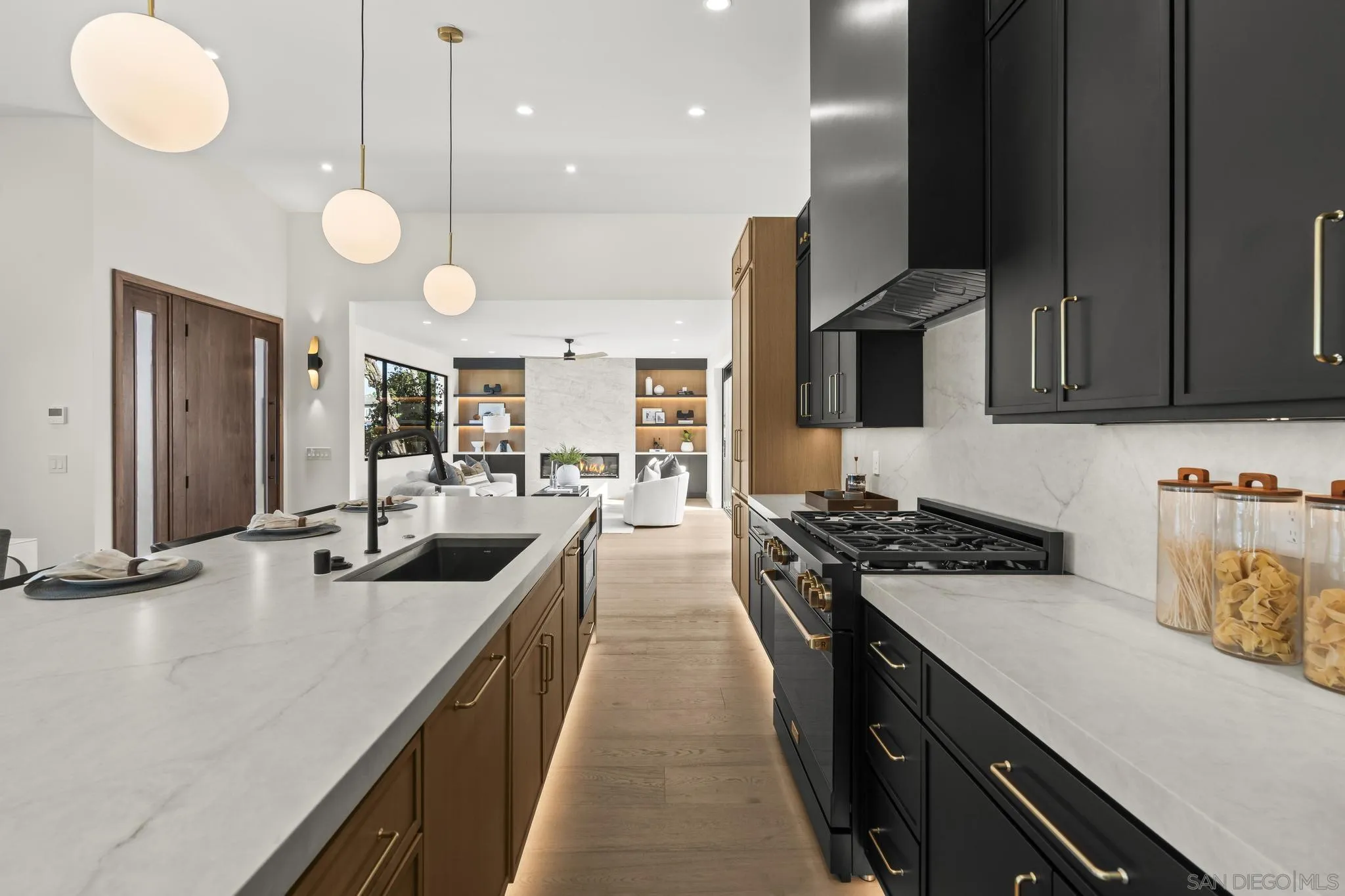 https://cdn.realtyfeed.com/cdn/127/260022260/4df953ae9dbb25c5d645b227f248504b.webp