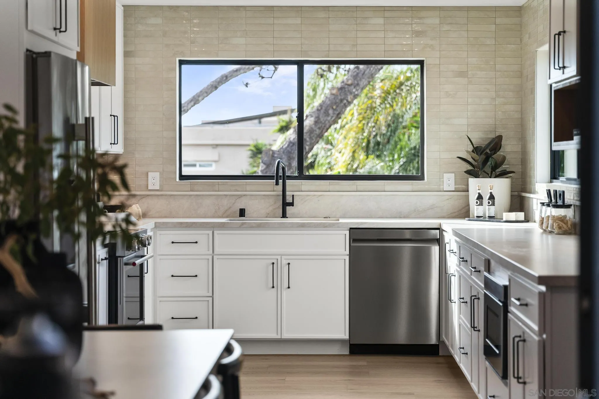 https://cdn.realtyfeed.com/cdn/127/260022260/a6672db17d980f9cfb2bf2f723584585.webp