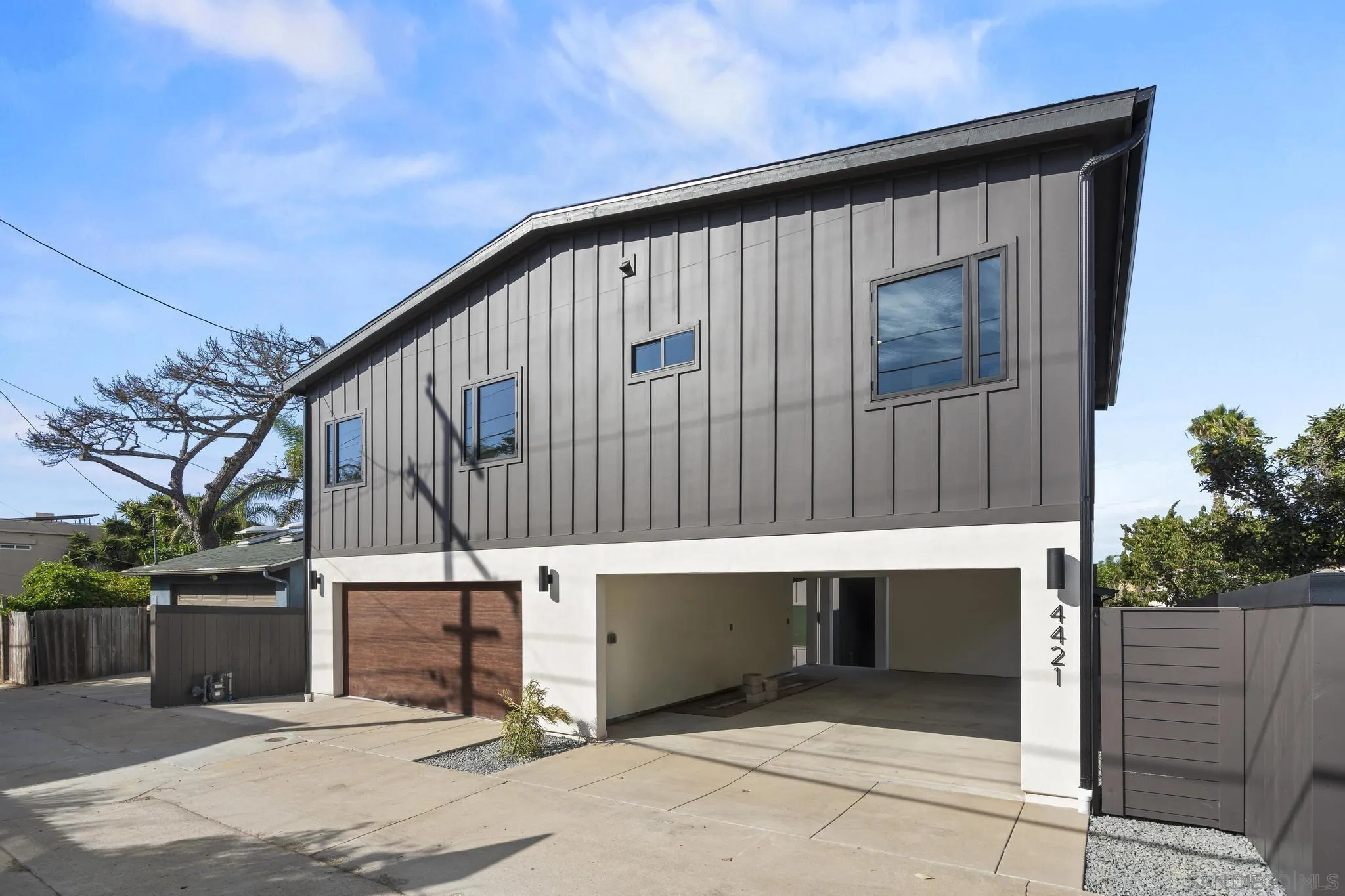 https://cdn.realtyfeed.com/cdn/127/260022260/ac1b0e93f6a7981baf34fb379f4cbf47.webp