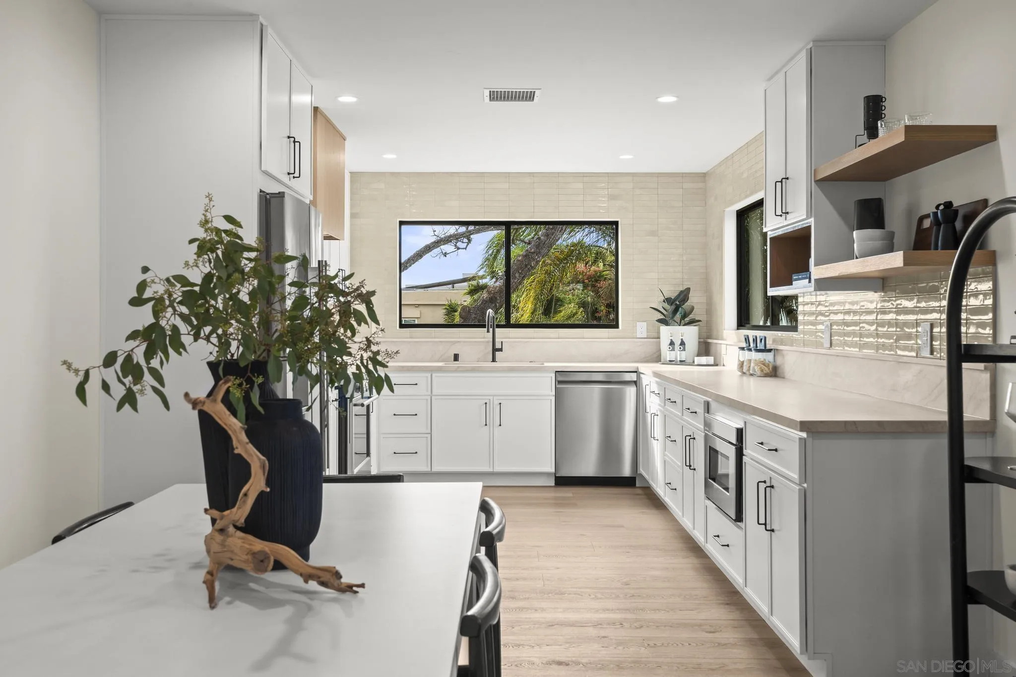 https://cdn.realtyfeed.com/cdn/127/260022260/c18546c4b2fb09016fd9ac145ab1834b.webp
