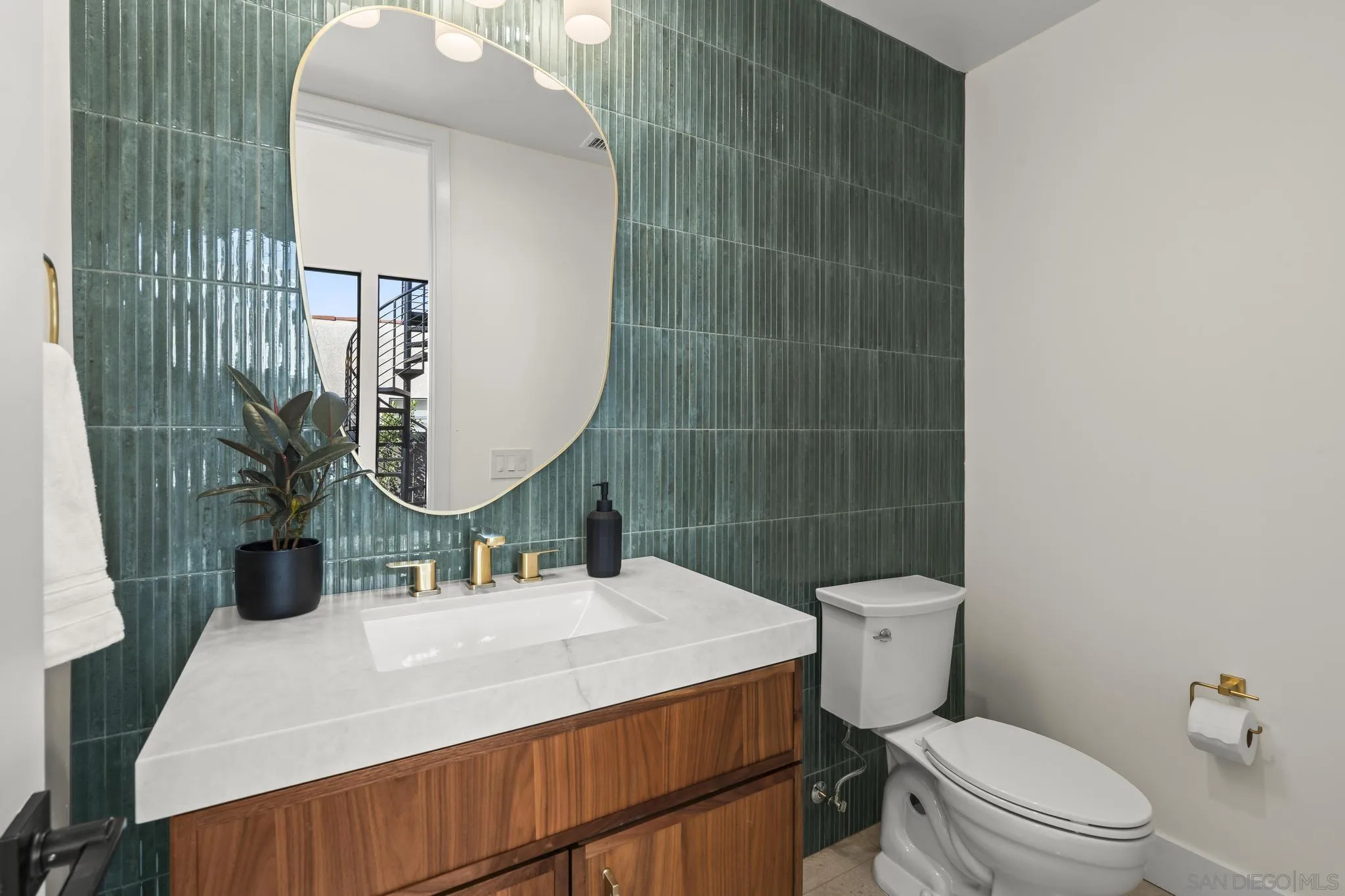 https://cdn.realtyfeed.com/cdn/127/260022260/dad17358e3082241ea9977a6ca9931a6.webp