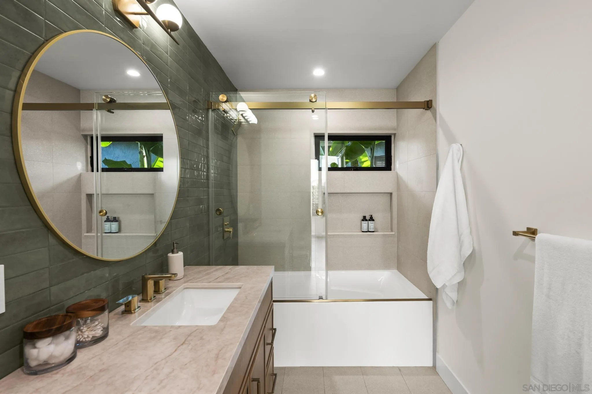 https://cdn.realtyfeed.com/cdn/127/260022260/e10c1a8f6252ad5932f22065098a37f9.webp