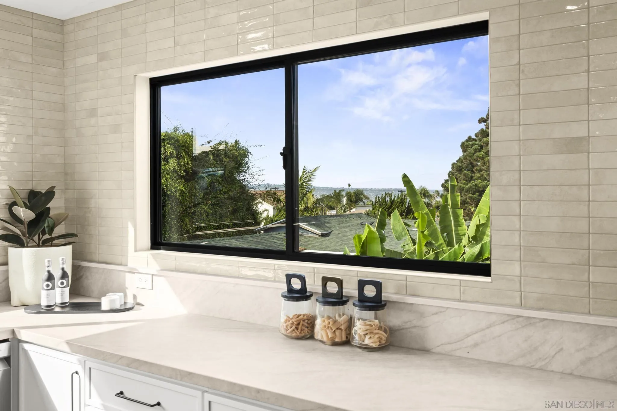 https://cdn.realtyfeed.com/cdn/127/260022260/f9c4f48f1618ad084e0a393ec756bf57.webp