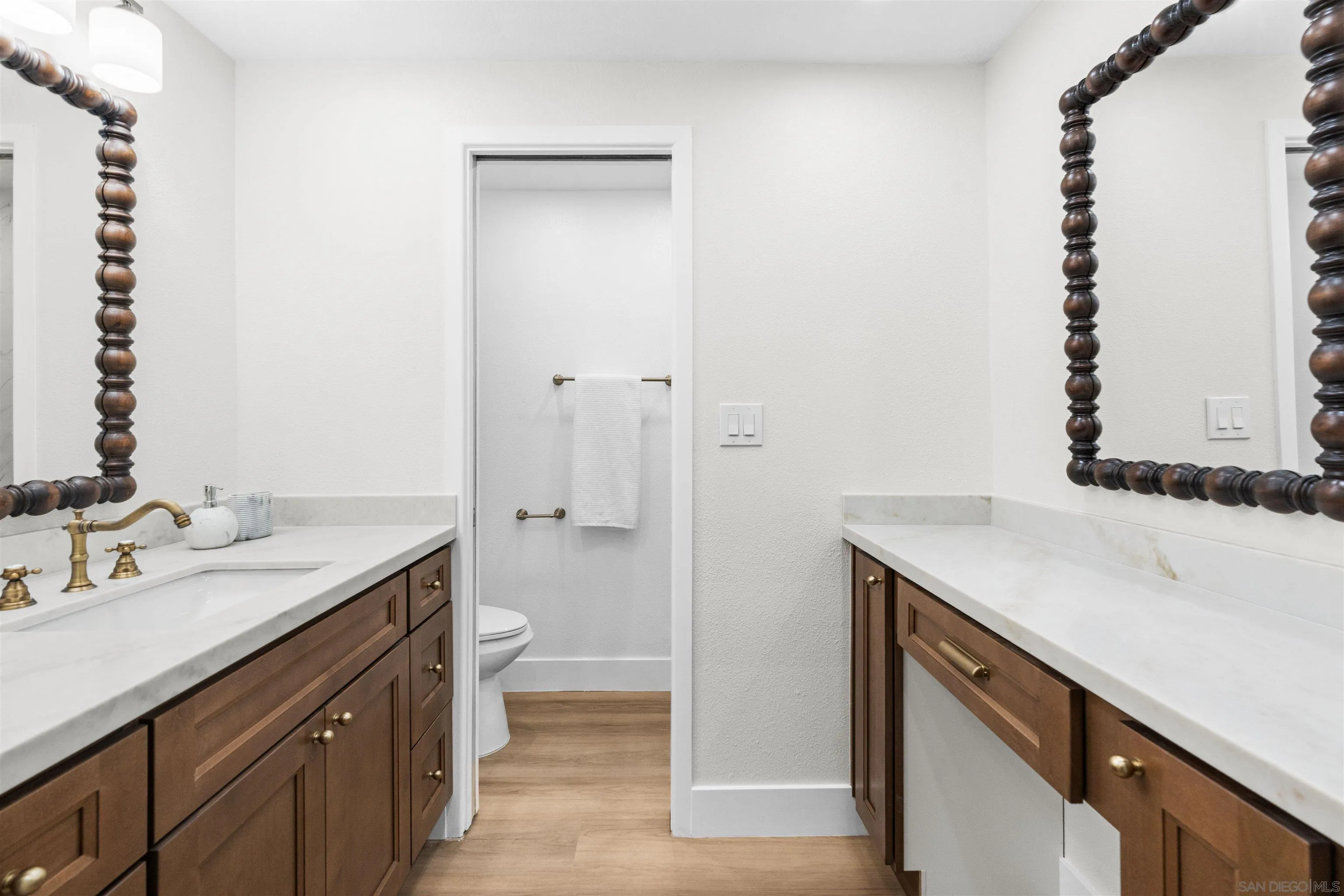 https://cdn.realtyfeed.com/cdn/127/260022262/08c9056f8bc0e841cc3f4c4718f829e7.webp