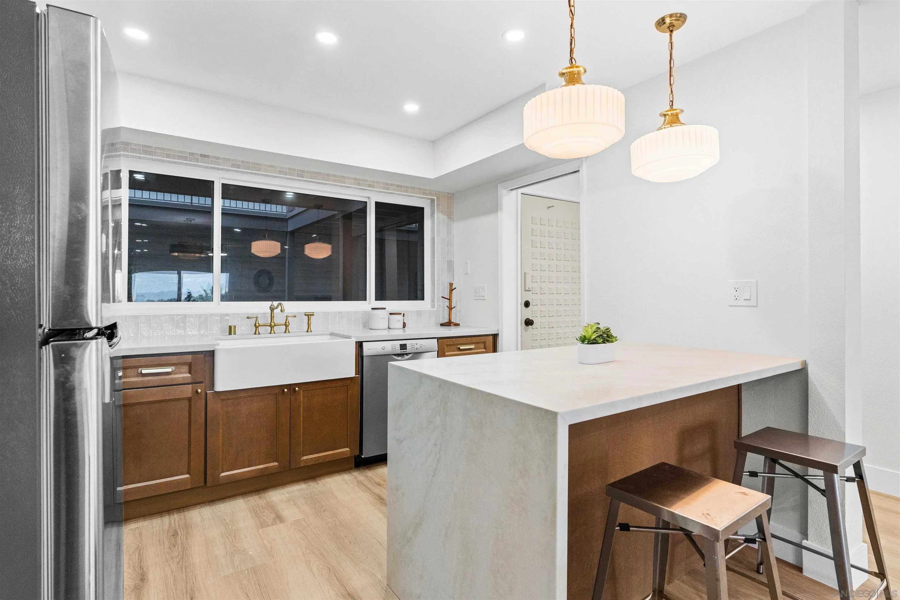 https://cdn.realtyfeed.com/cdn/127/260022262/86d188ad57556bbf139cb507f430a017.webp