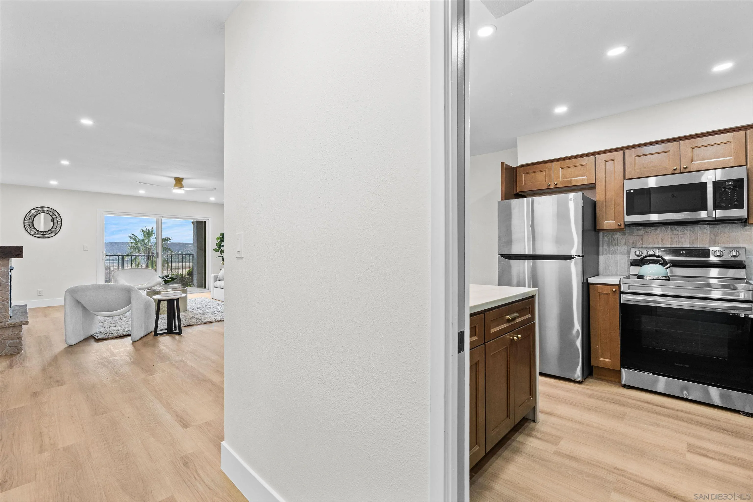 https://cdn.realtyfeed.com/cdn/127/260022262/92d7849516f6f7994fce502ee7d6814f.webp