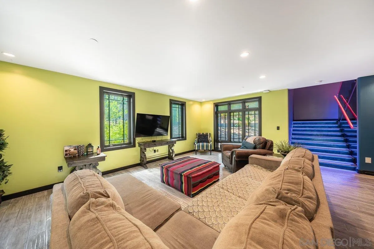 https://cdn.realtyfeed.com/cdn/127/260022268/8dfcfda5796f38ae68866999b27e95c6.webp