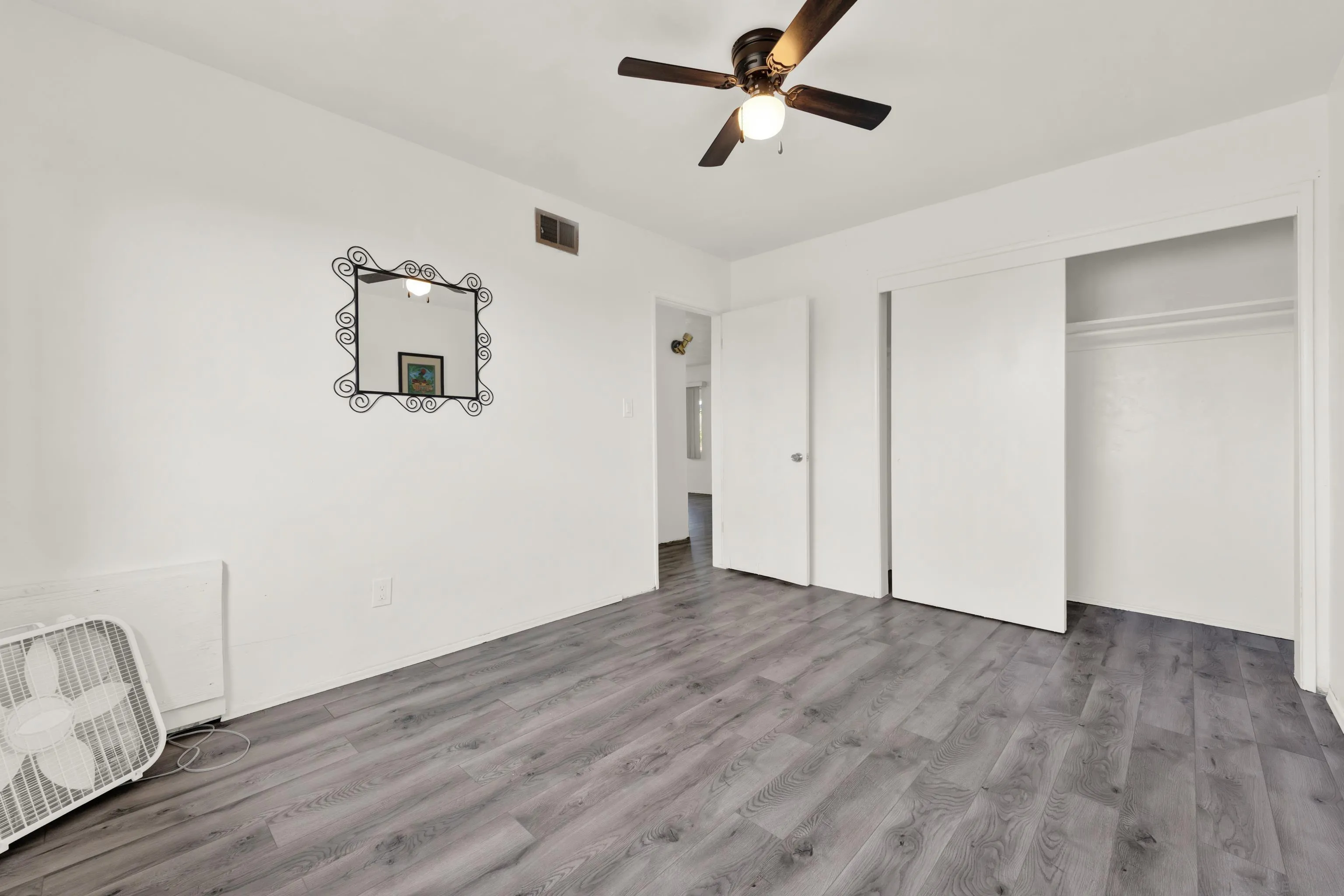 https://cdn.realtyfeed.com/cdn/127/260022271/14df287b9ba0354d99afb49124cc8d81.webp