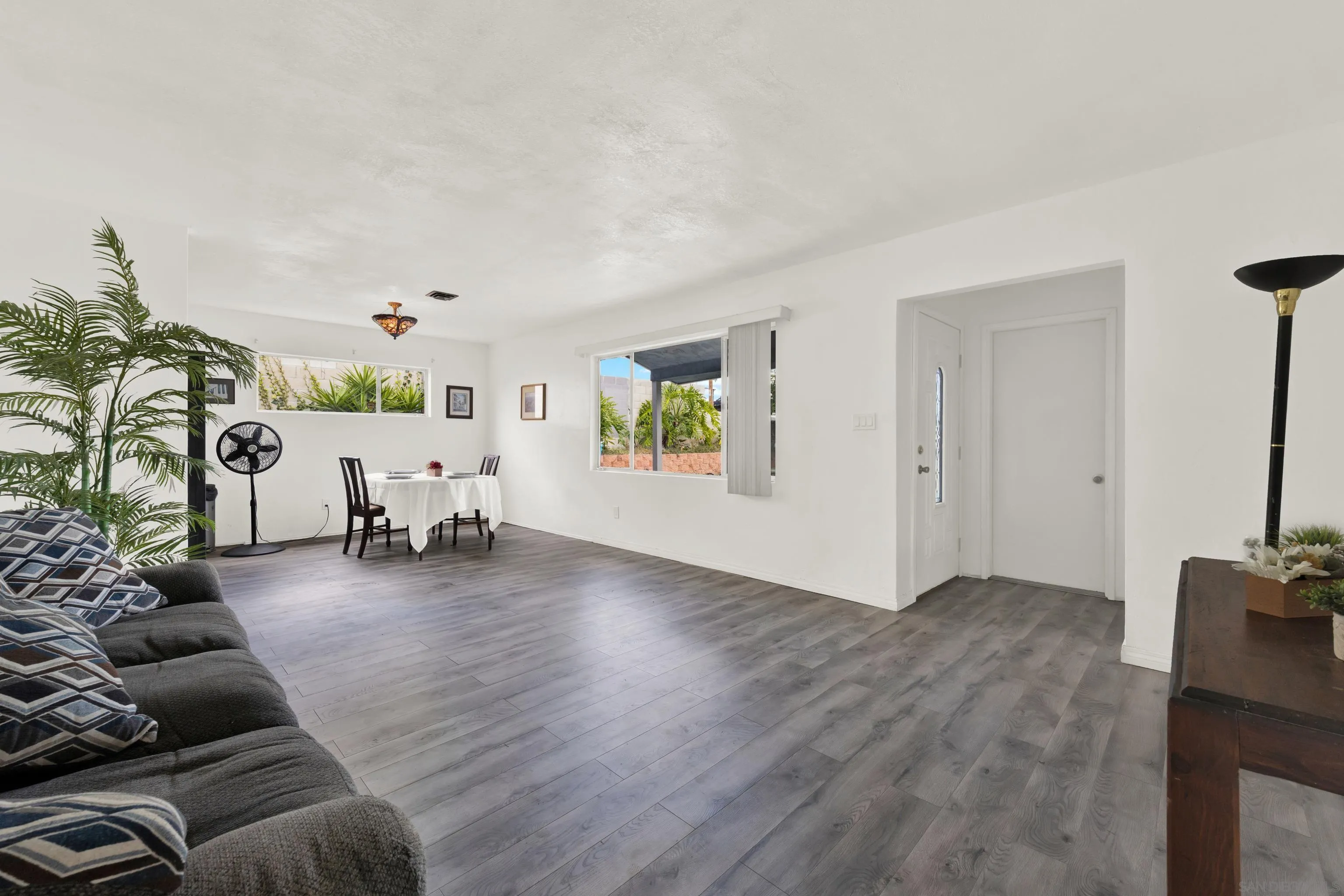 https://cdn.realtyfeed.com/cdn/127/260022271/20610db5100cb948987de17d4ee38a93.webp
