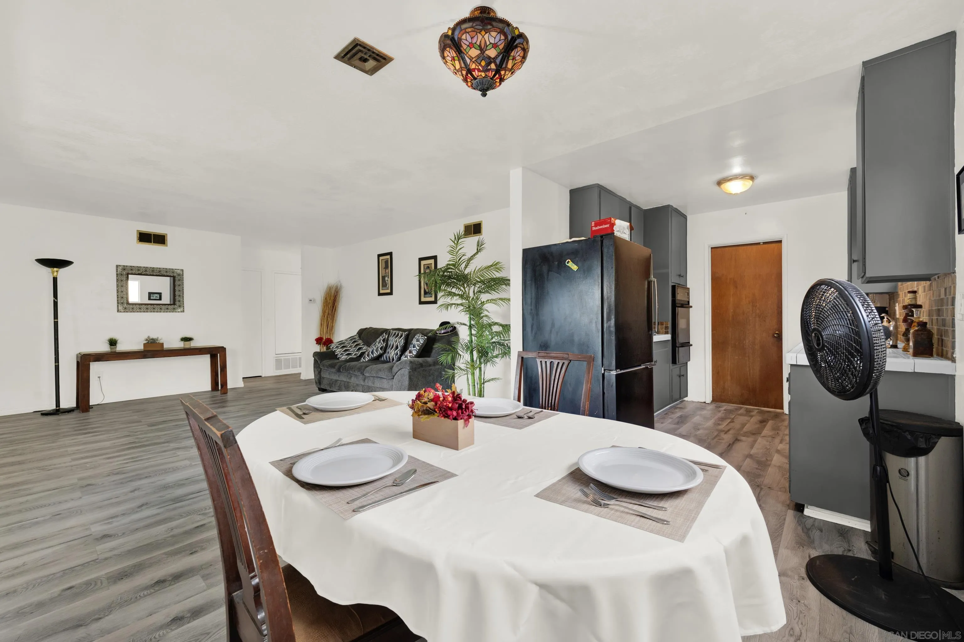 https://cdn.realtyfeed.com/cdn/127/260022271/2cbc910bf813c3a333fadb59b78423c9.webp