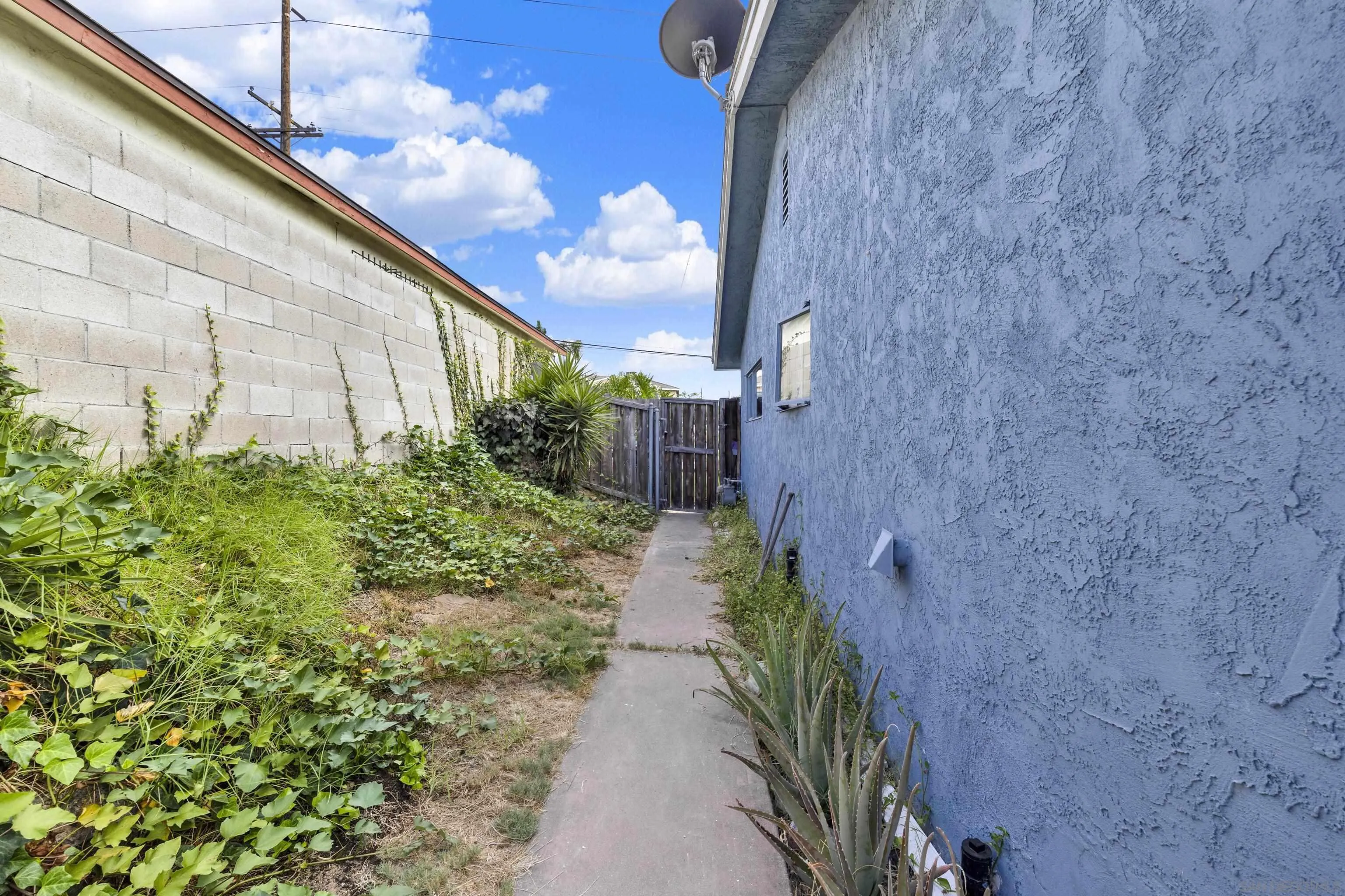 https://cdn.realtyfeed.com/cdn/127/260022271/728d62030c9d2f8fe603cbd248abde72.webp