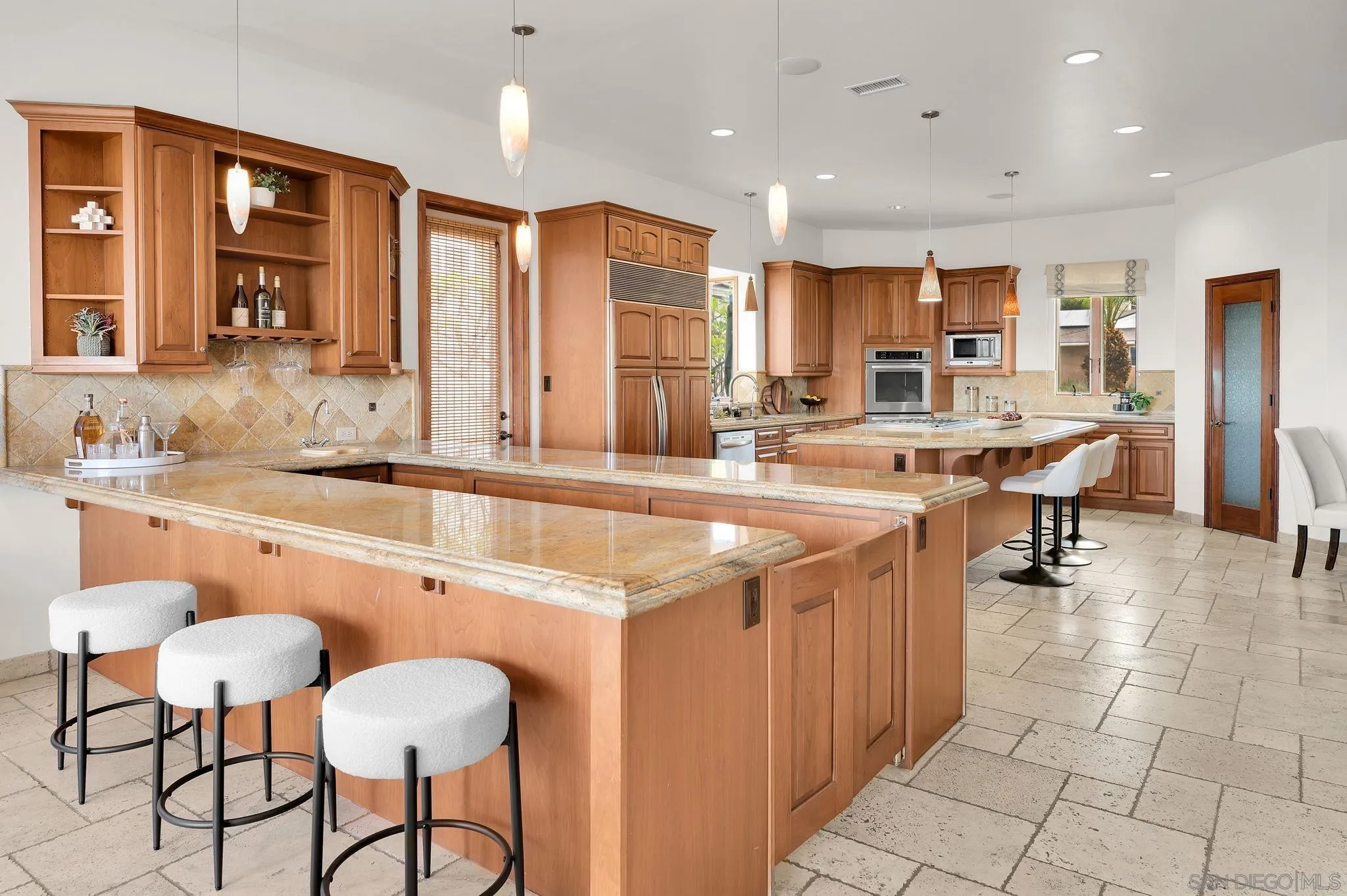 https://cdn.realtyfeed.com/cdn/127/260022275/12b3a054c9b44aae7a928a261eccad57.webp