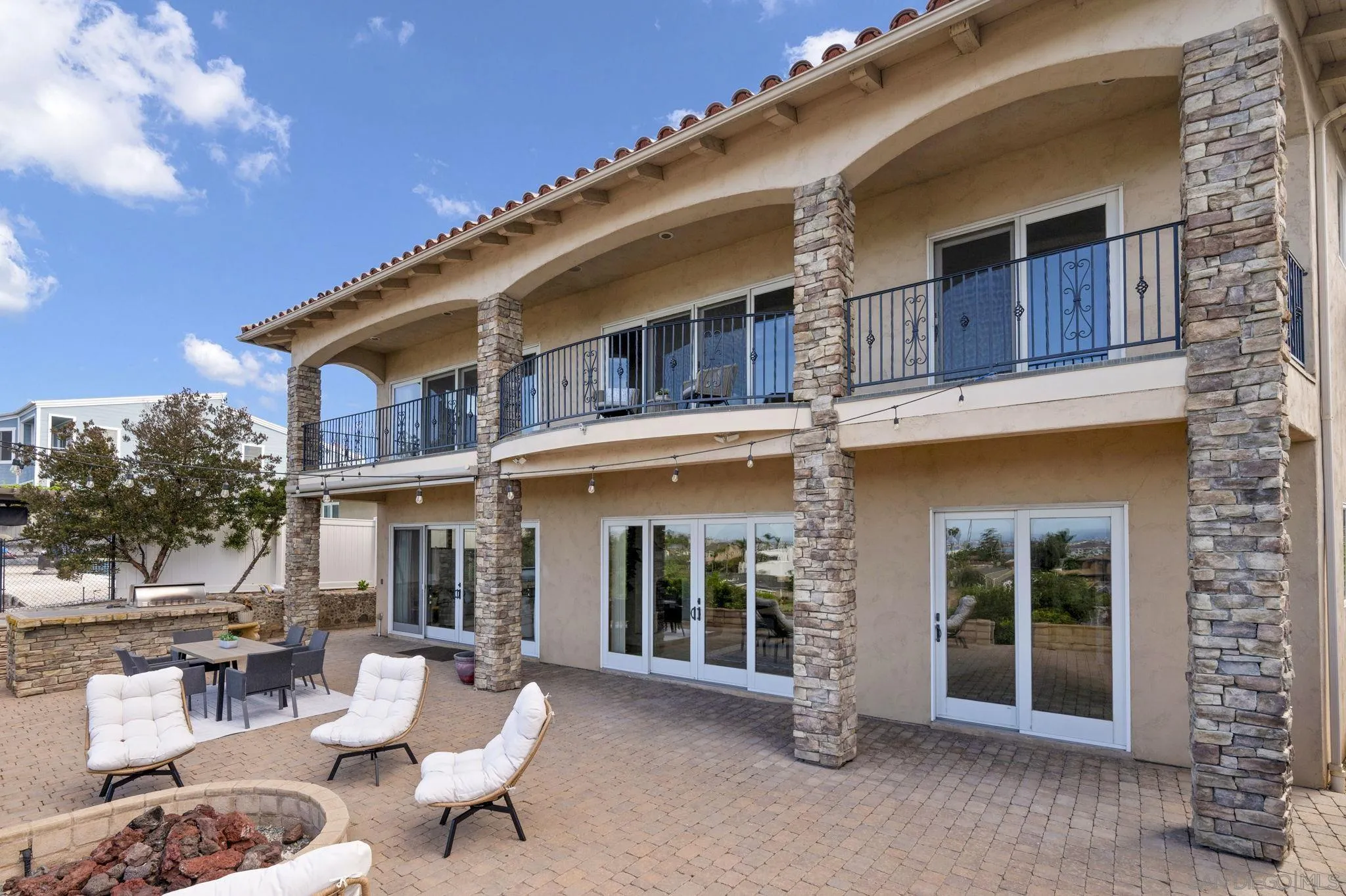 https://cdn.realtyfeed.com/cdn/127/260022275/13767983e500fafb539336e2b01f9ecc.webp