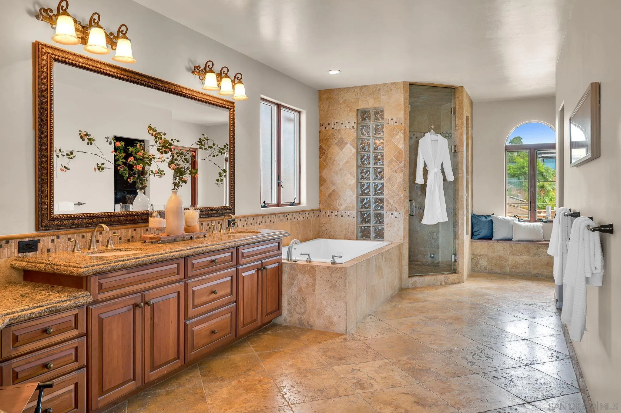 https://cdn.realtyfeed.com/cdn/127/260022275/186e10974de2559b03dc3c86a9db5278.webp