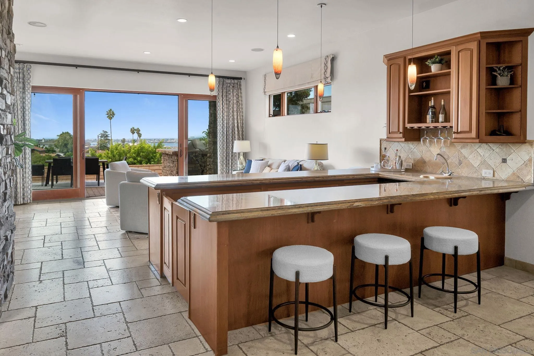 https://cdn.realtyfeed.com/cdn/127/260022275/2350d292e05d0b0fbfed5a7154d47b29.webp