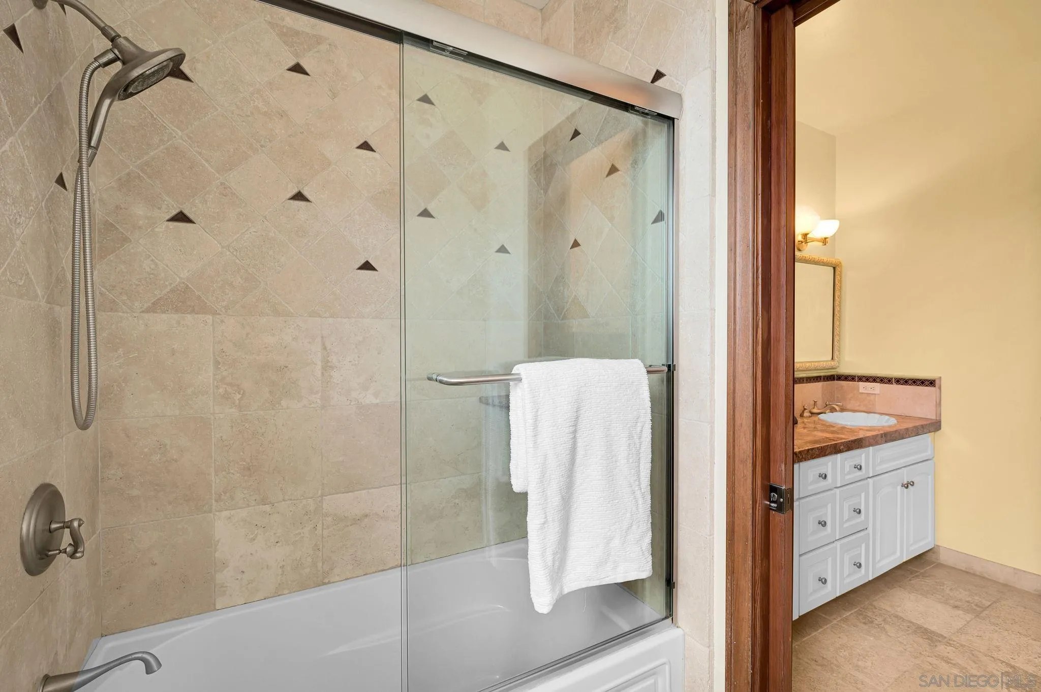 https://cdn.realtyfeed.com/cdn/127/260022275/25849e0b3a68d7e41b6534332b2ae036.webp