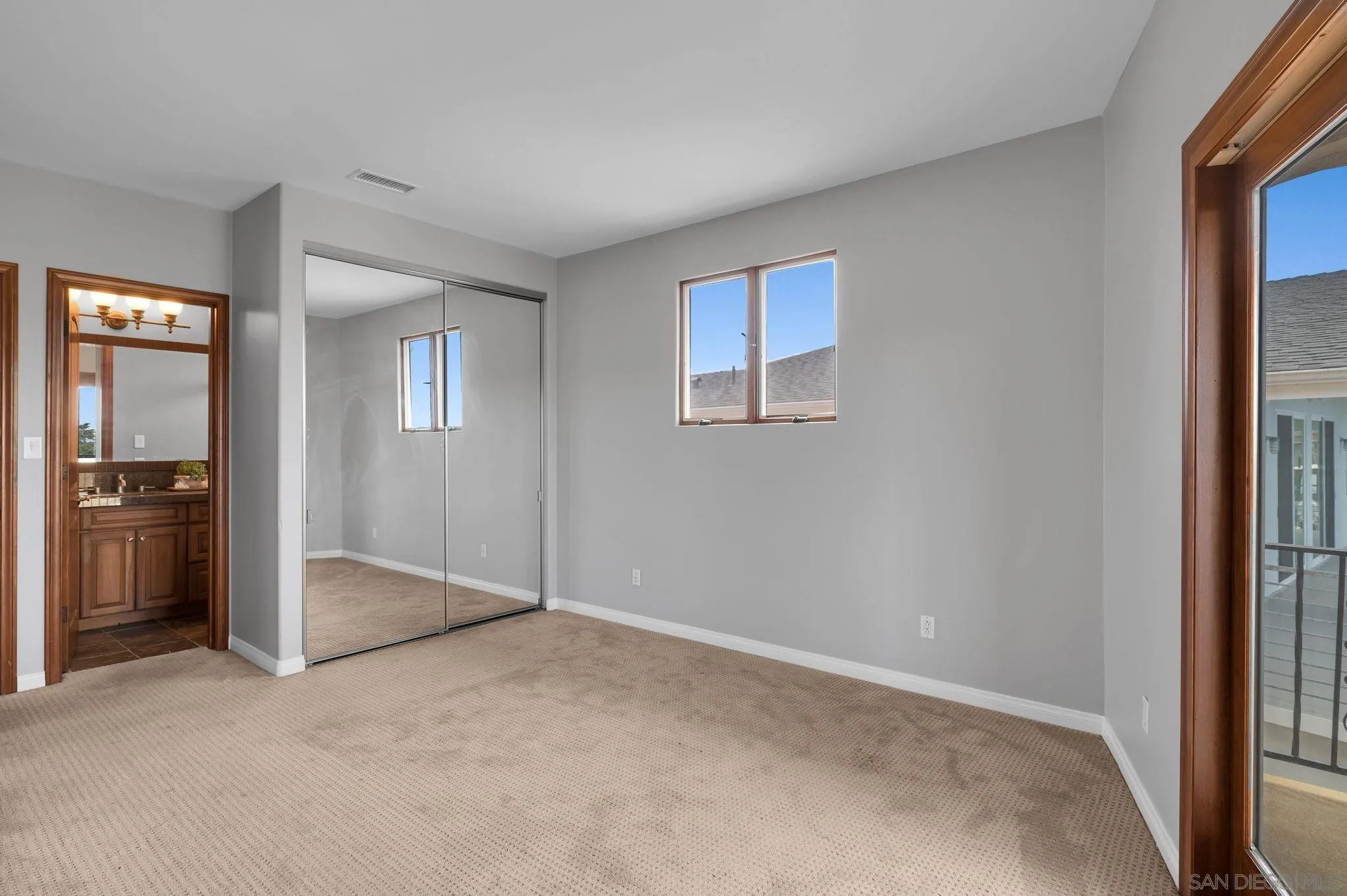https://cdn.realtyfeed.com/cdn/127/260022275/2f00142b66907b17a32a12cbaba3b623.webp