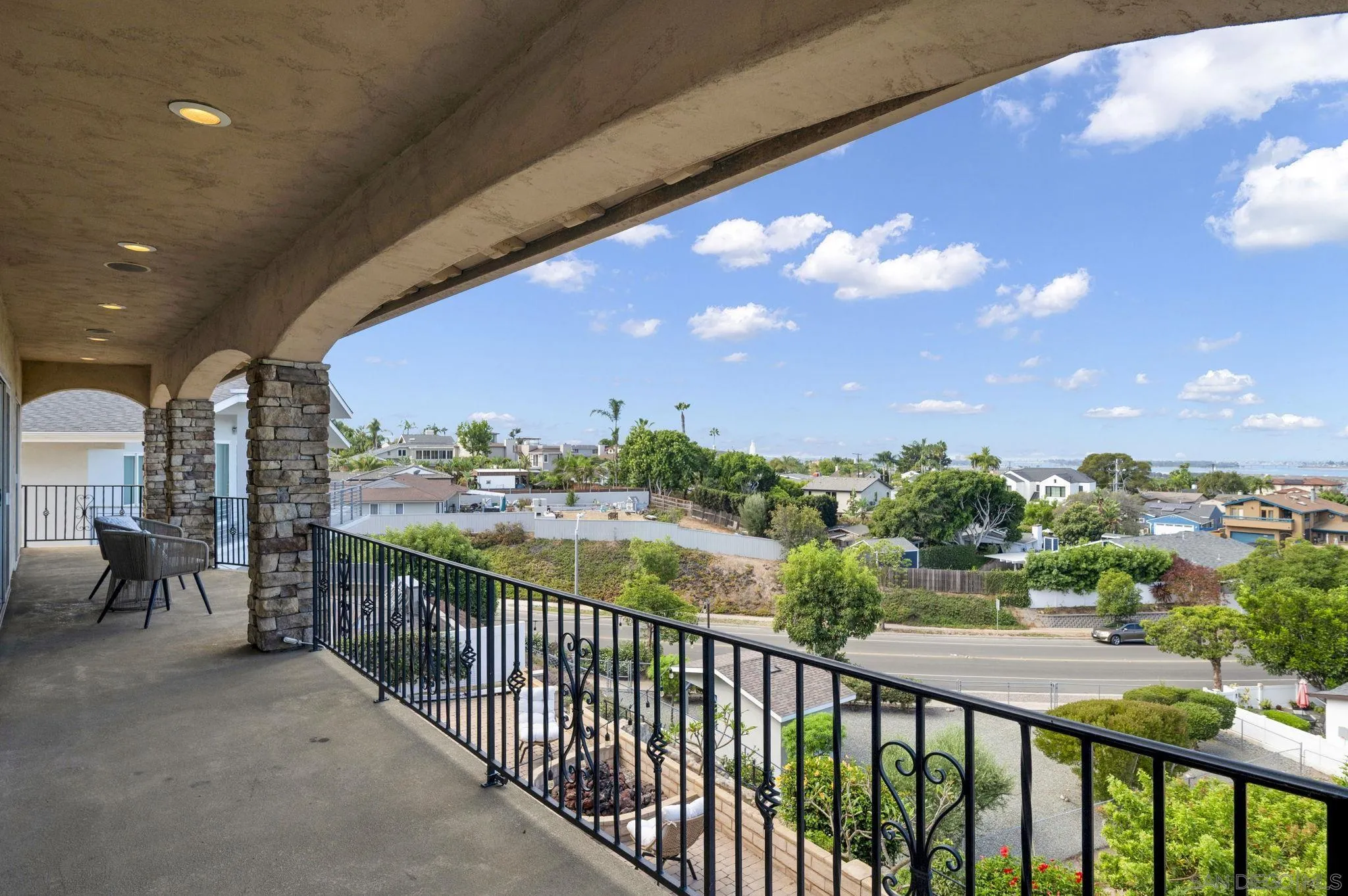 https://cdn.realtyfeed.com/cdn/127/260022275/3f71a9d1cbddf4b747e051baec56fed6.webp