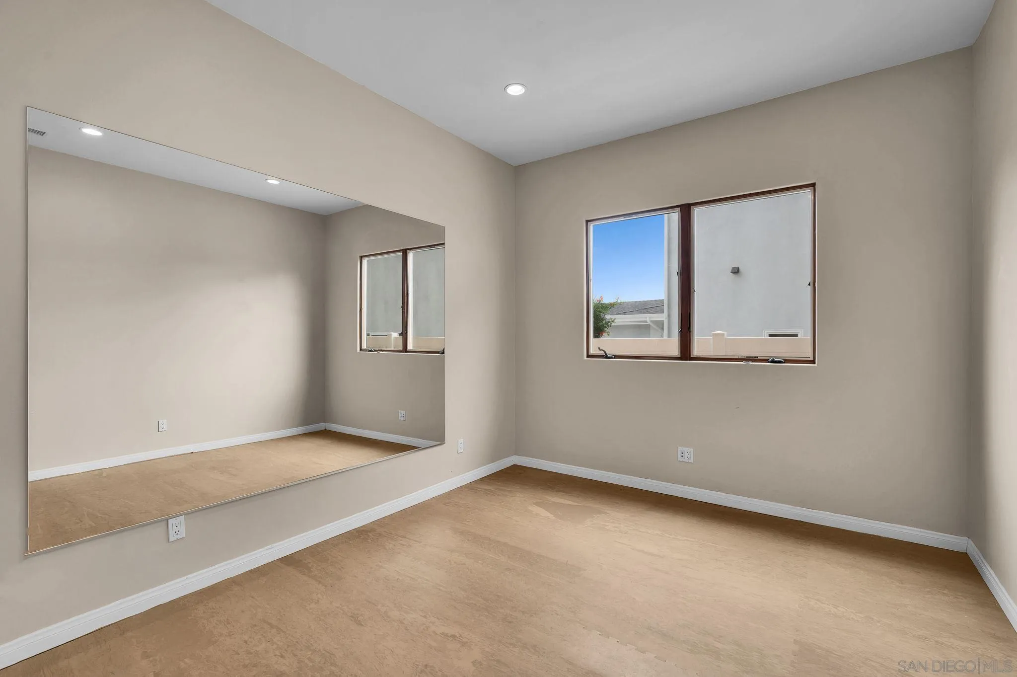 https://cdn.realtyfeed.com/cdn/127/260022275/51593b6aff5a014f3126242c3a6eb7b1.webp