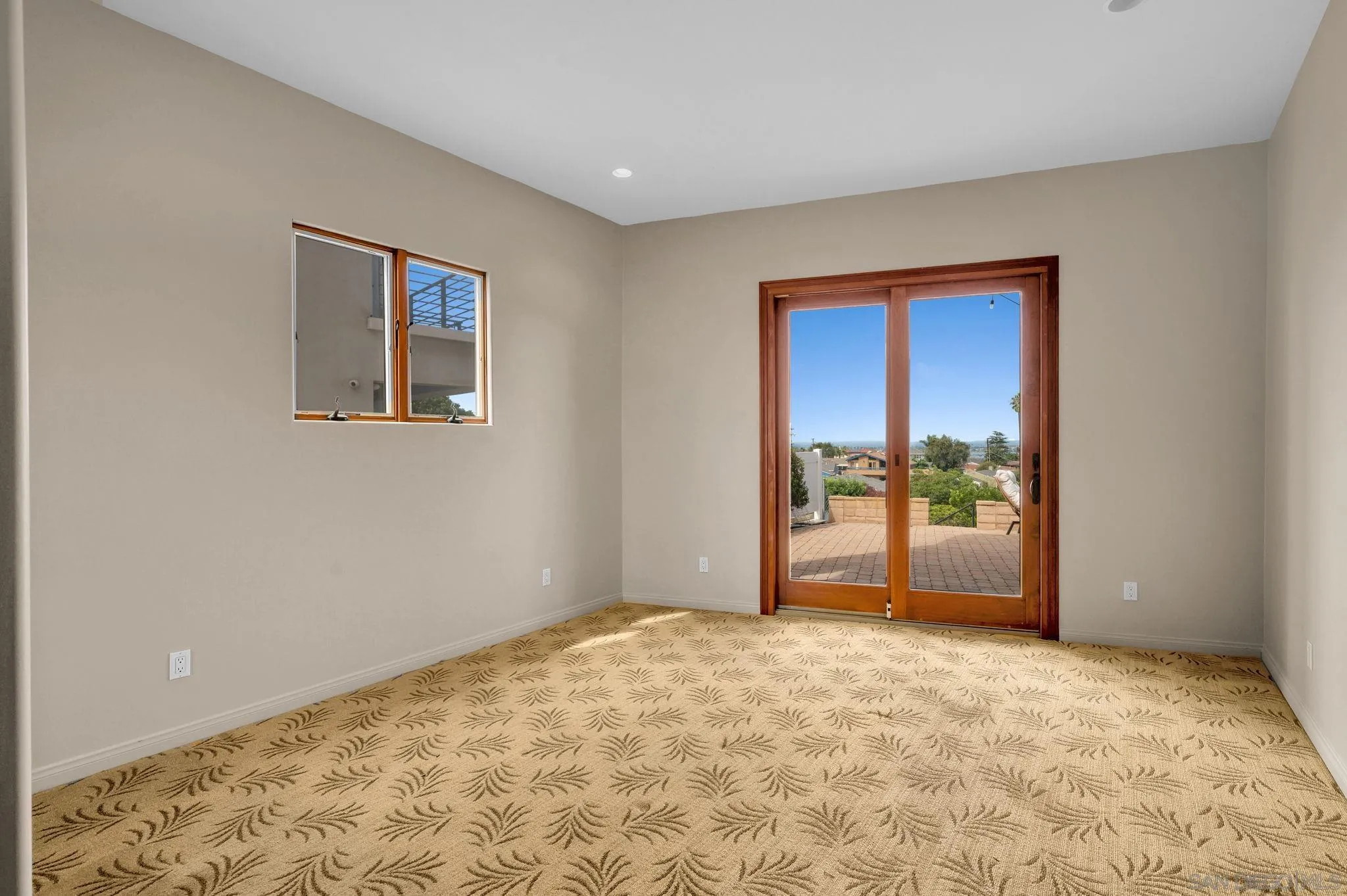 https://cdn.realtyfeed.com/cdn/127/260022275/60bc36ab6b8a84d827c7f0e065afe748.webp