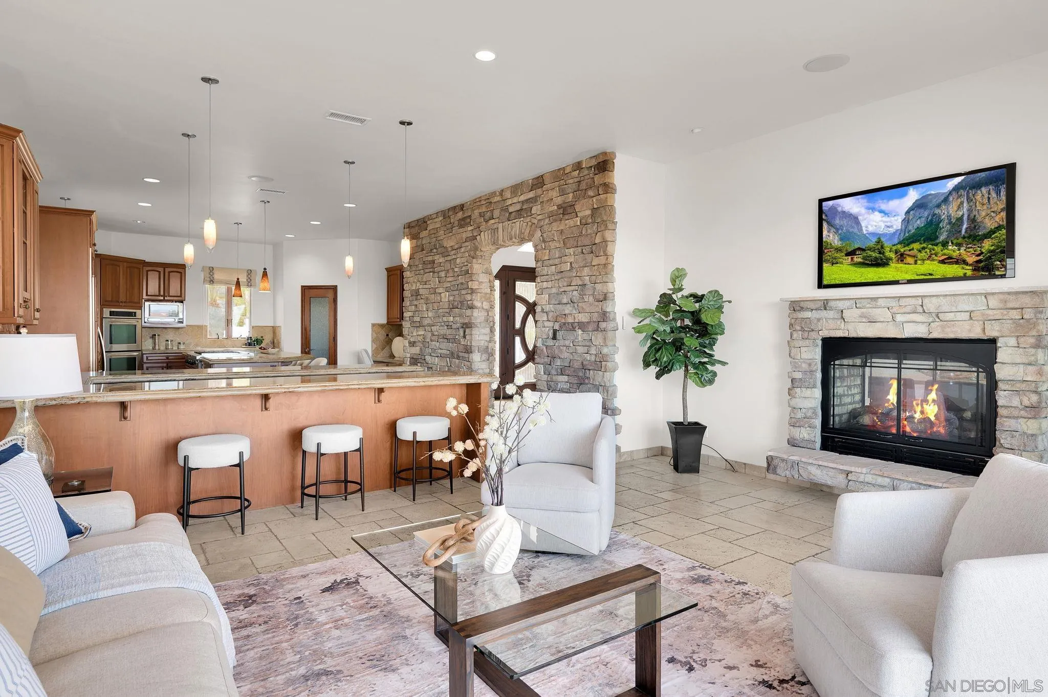 https://cdn.realtyfeed.com/cdn/127/260022275/64ba29332d7ff599513f9129a9ff8013.webp
