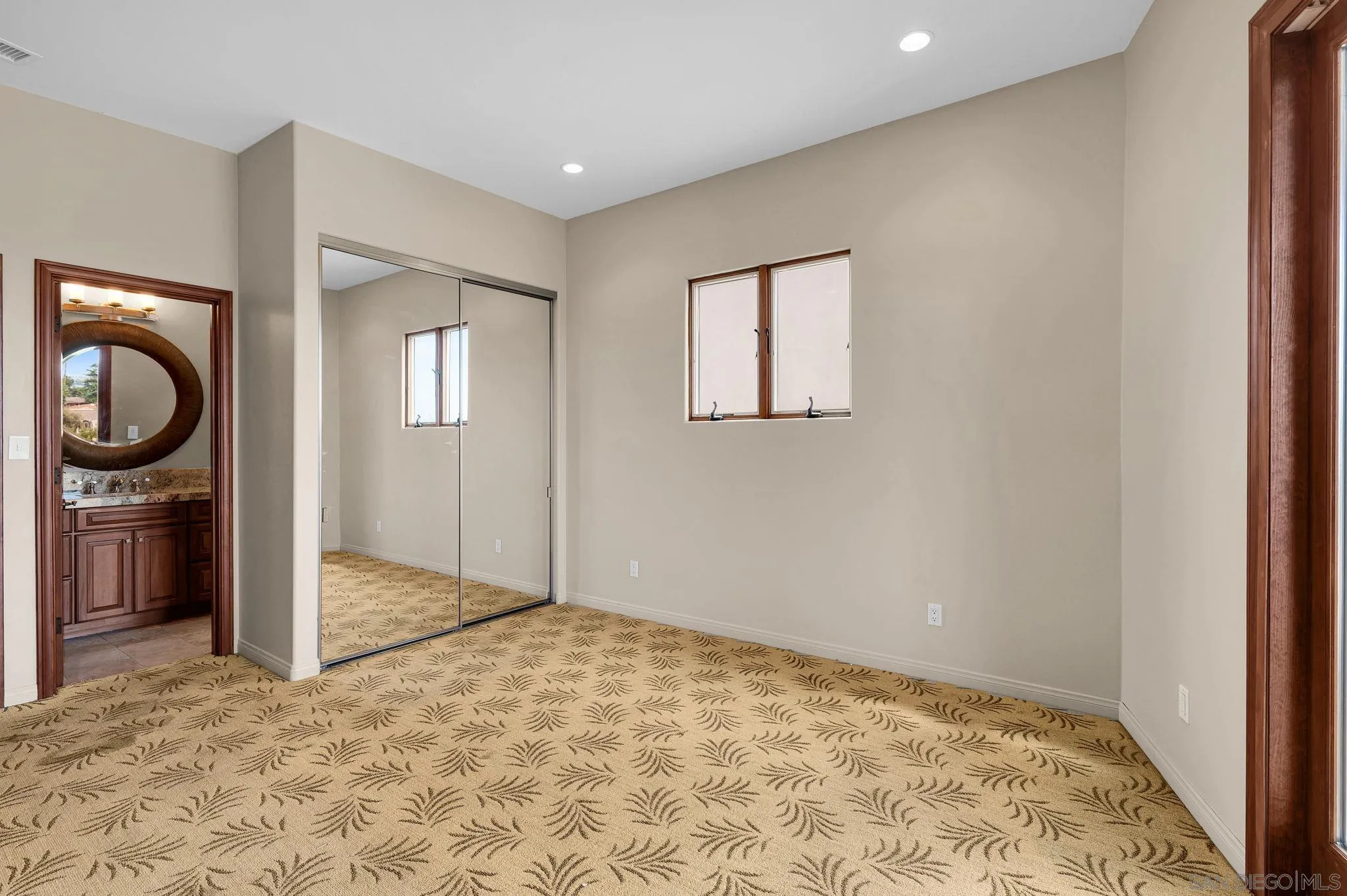 https://cdn.realtyfeed.com/cdn/127/260022275/64d052c8647e735b332145967969d0ae.webp