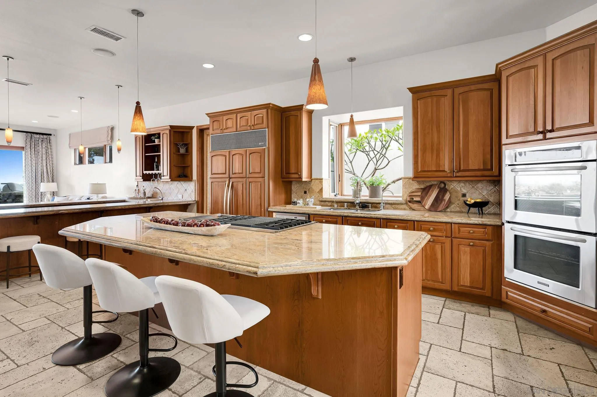 https://cdn.realtyfeed.com/cdn/127/260022275/7002cde31d50d461e3e3c4c2786ab9c3.webp