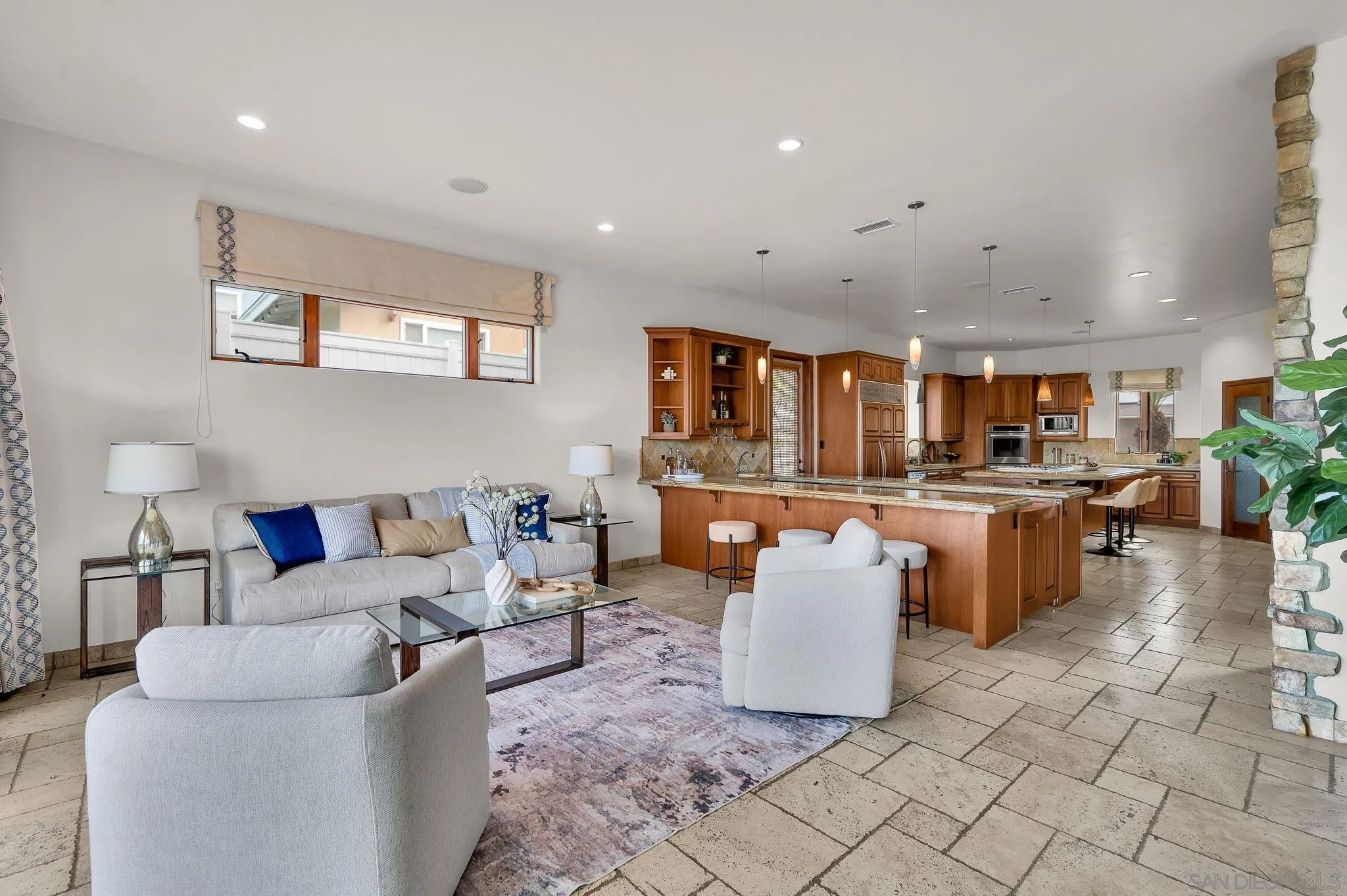 https://cdn.realtyfeed.com/cdn/127/260022275/755be8b56bc1368f267e73ec3dfb081f.webp