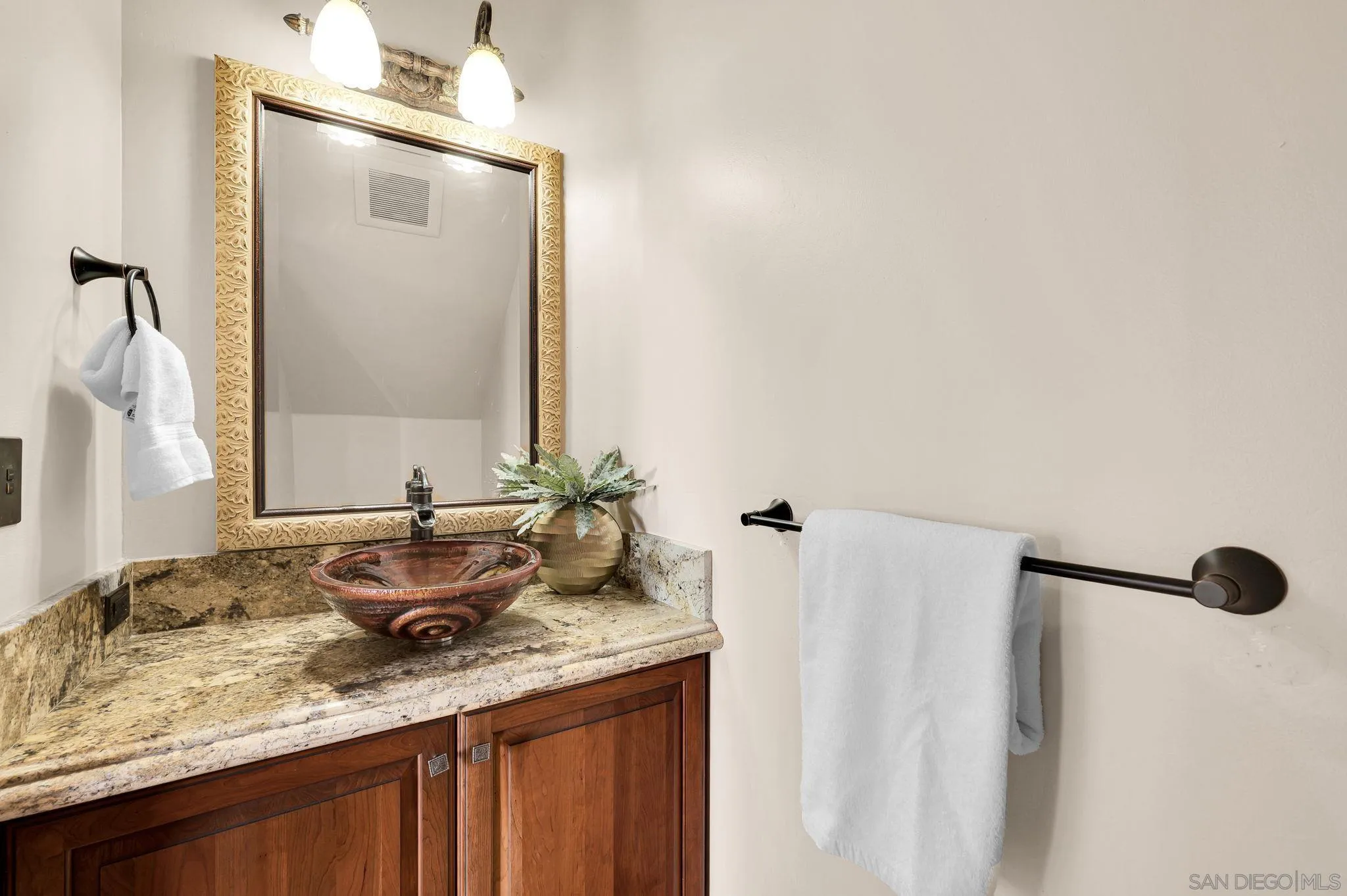 https://cdn.realtyfeed.com/cdn/127/260022275/bc92cfb478f624a99279343e0d751071.webp