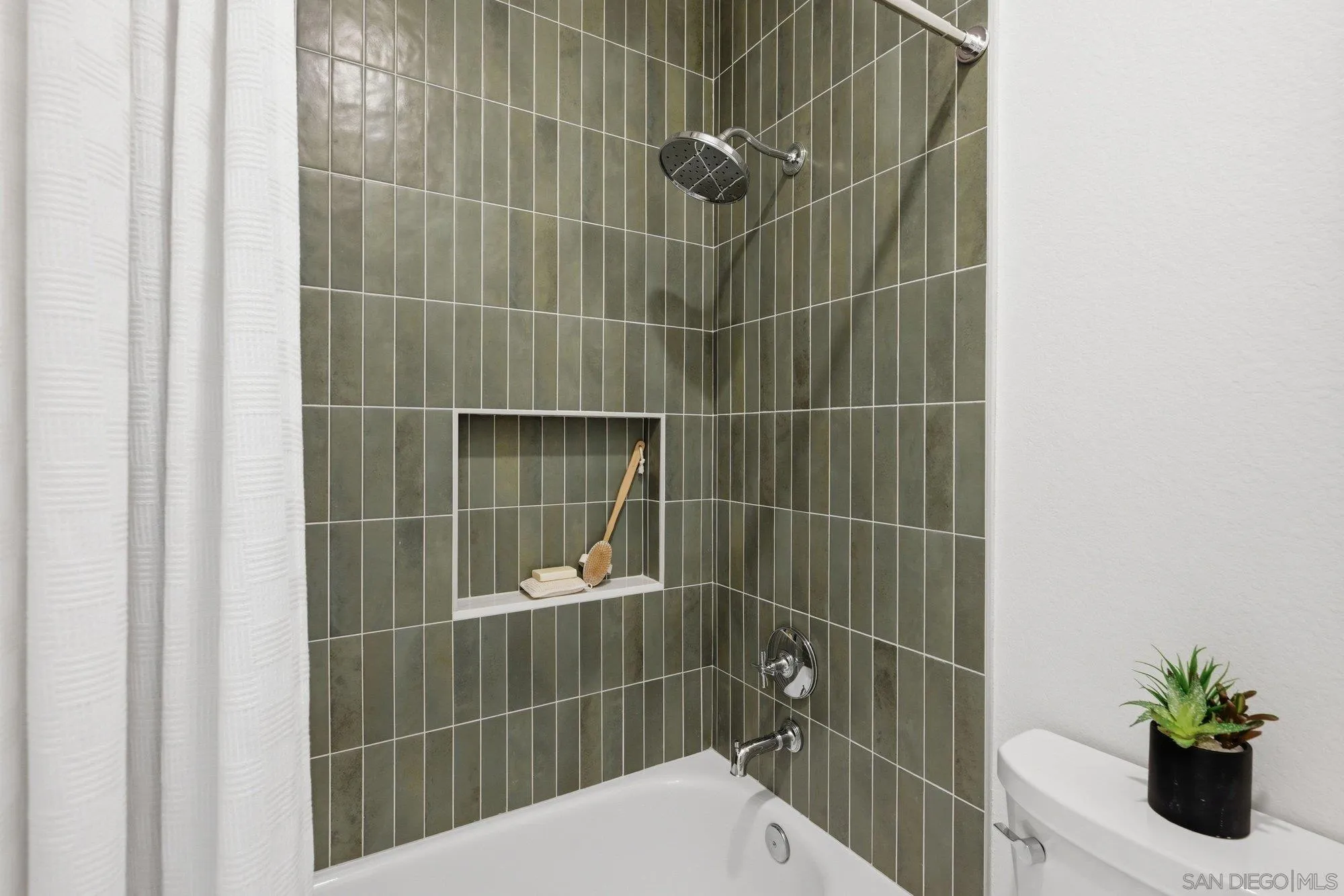 https://cdn.realtyfeed.com/cdn/127/260022277/446ae0991817653b46ffeba3b65b893f.webp