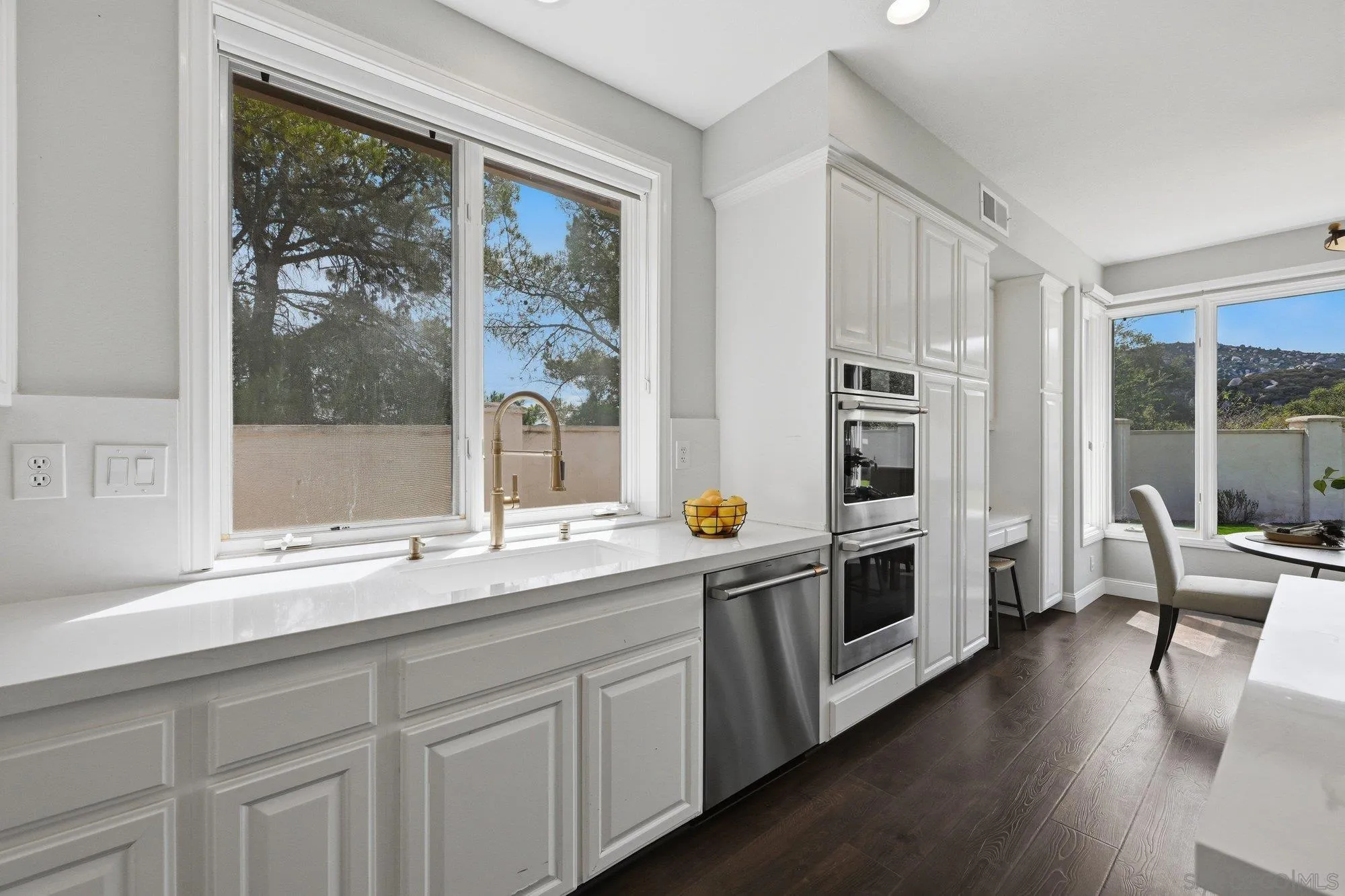 https://cdn.realtyfeed.com/cdn/127/260022277/44b5a265246ddd9350152bd906b31f38.webp