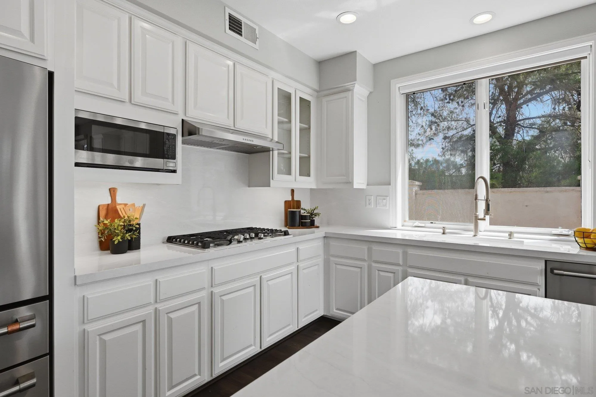 https://cdn.realtyfeed.com/cdn/127/260022277/bf4d302a5f4467ebce2a418c79266473.webp