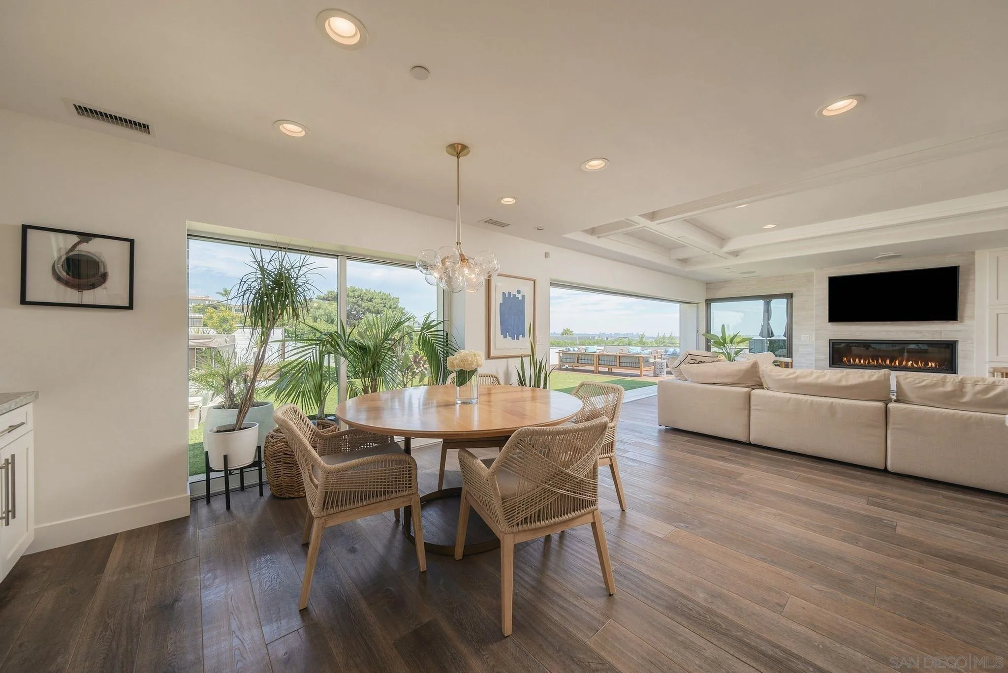 https://cdn.realtyfeed.com/cdn/127/260022279/61c811ffad1e7abe72b1ff586f3087ce.webp