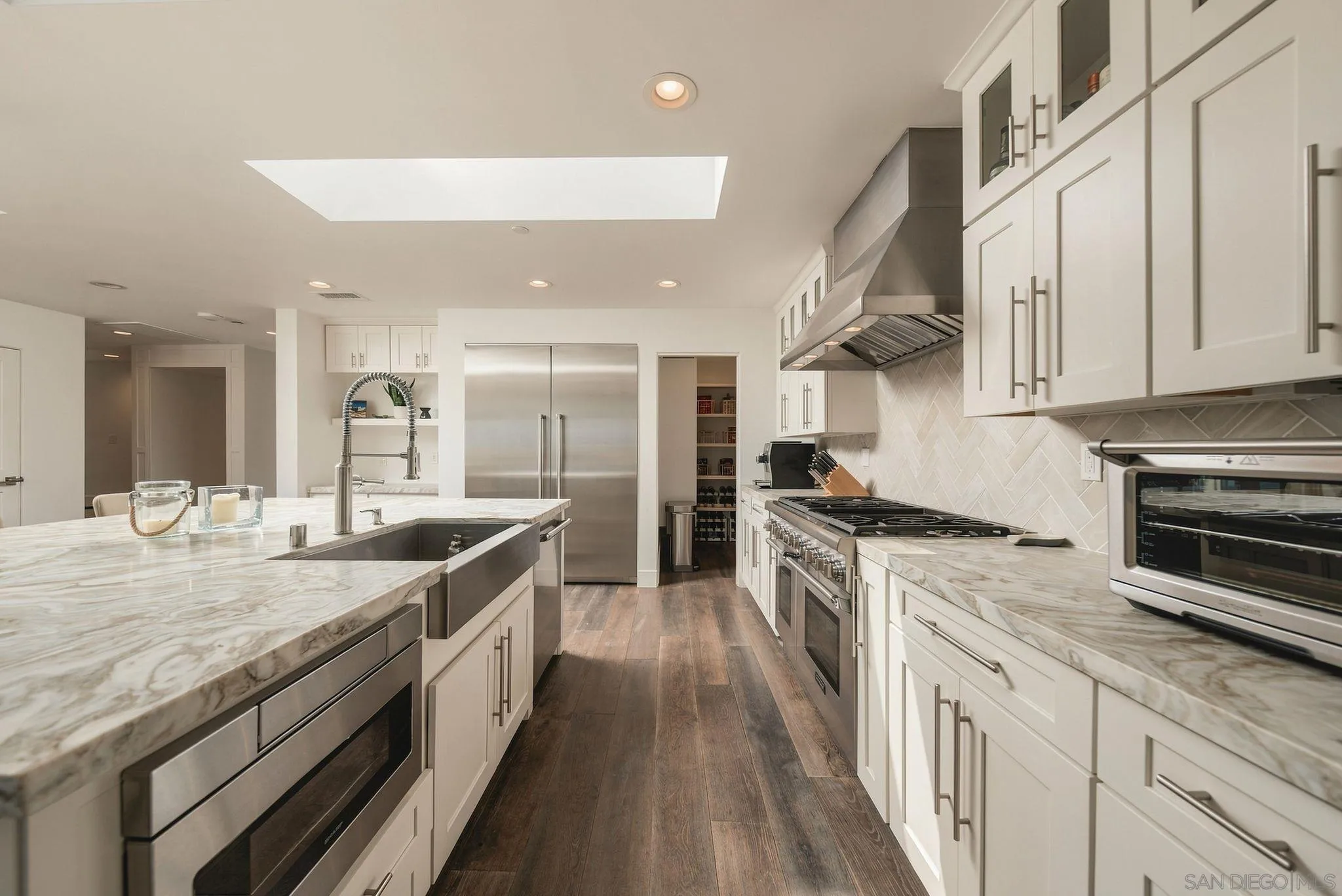 https://cdn.realtyfeed.com/cdn/127/260022279/8cef2781d661accadd9fe6bba2dd2999.webp