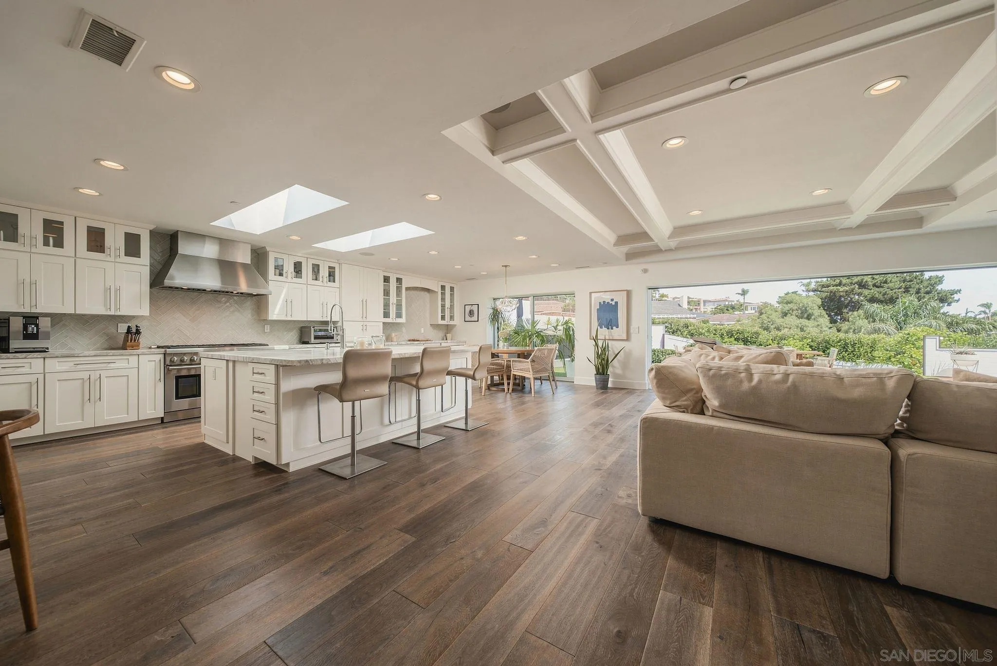 https://cdn.realtyfeed.com/cdn/127/260022279/93c846fc048556fb3eb825370fe459eb.webp