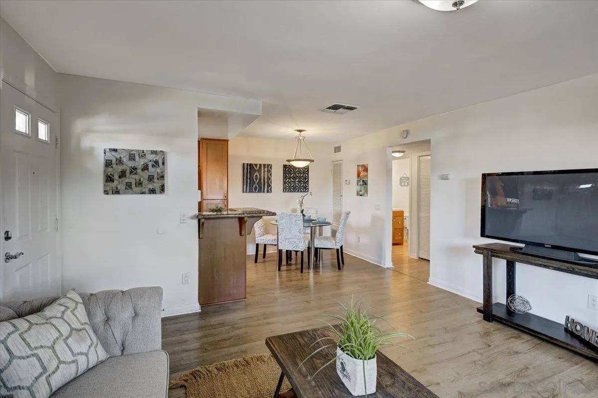 https://cdn.realtyfeed.com/cdn/127/260022283/6fa3260bc75b402799b25f19fb372b1d.webp
