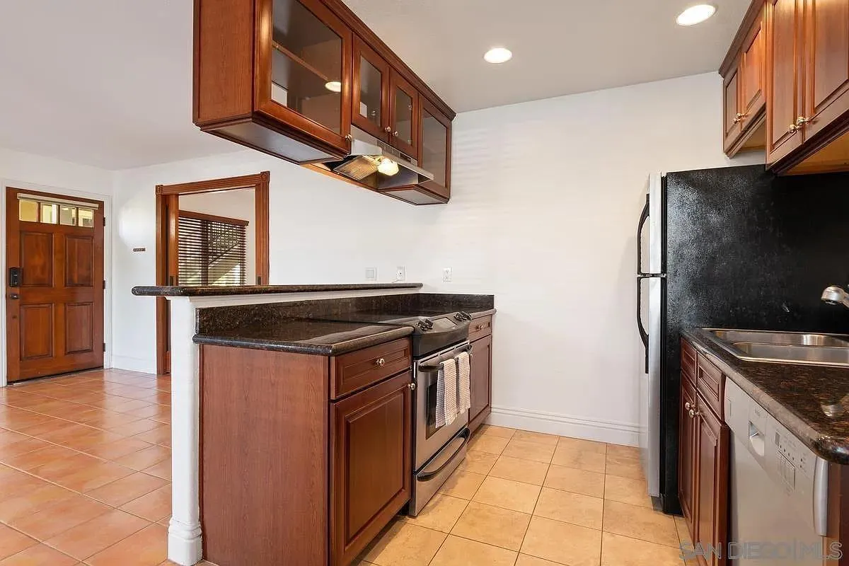 8430 Via Mallorca Unit 107, La Jolla, CA 92037 - Main photo, La Jolla, CA