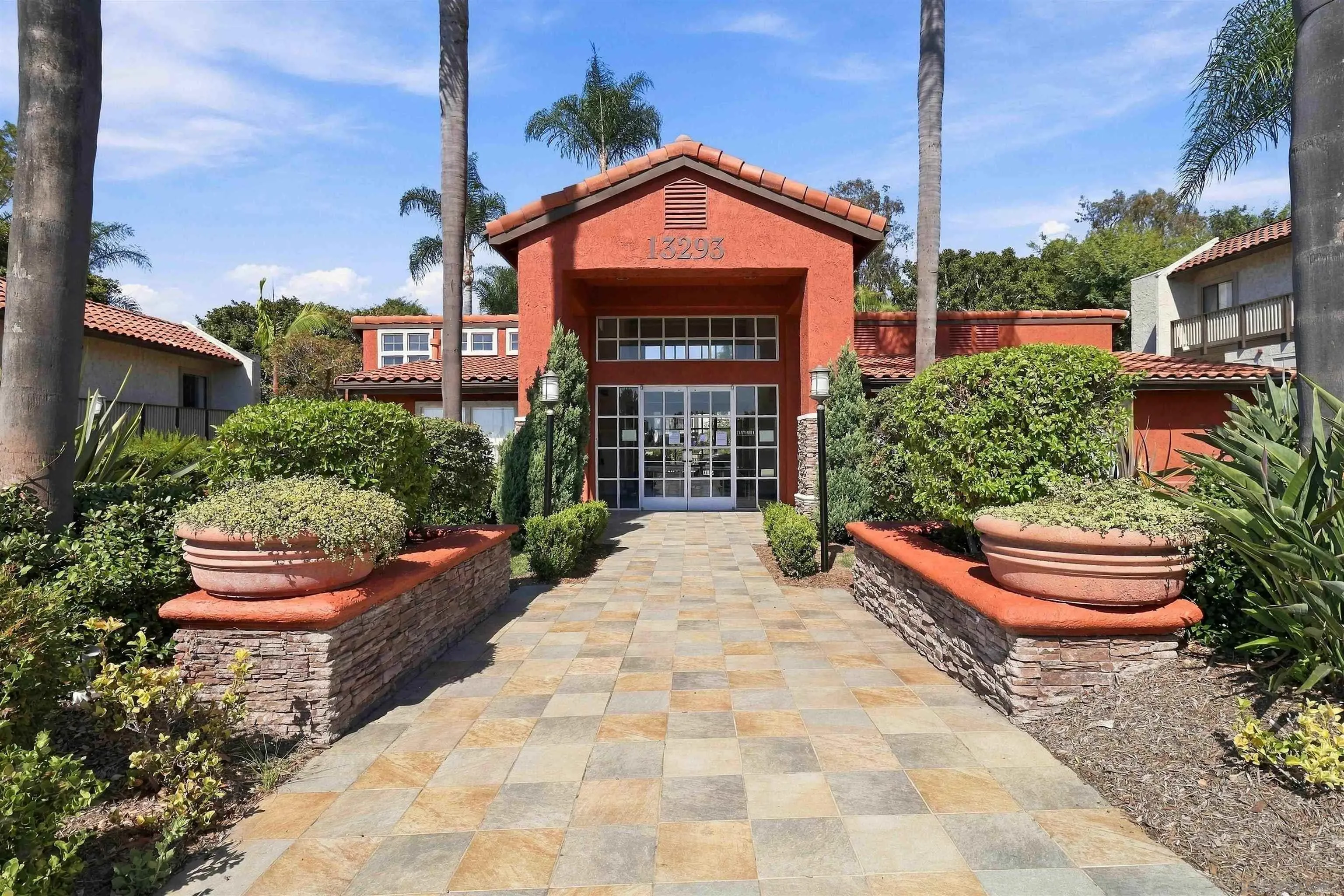 https://cdn.realtyfeed.com/cdn/127/260022290/ccad0f7d6bcb2cb97427249f2d5a5383.webp