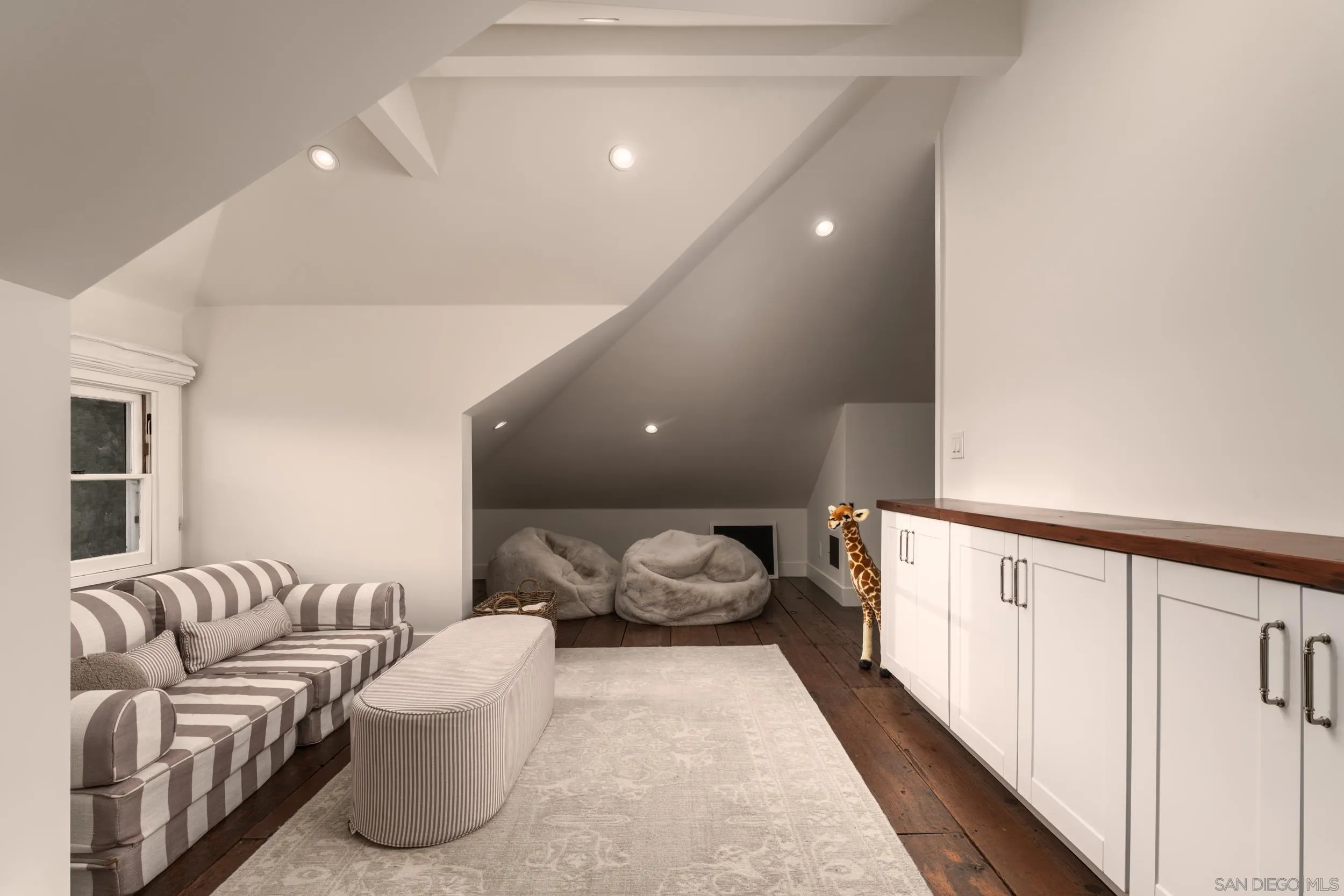 https://cdn.realtyfeed.com/cdn/127/260022299/5d563474b4173e7b80f7904b0e8304e8.webp