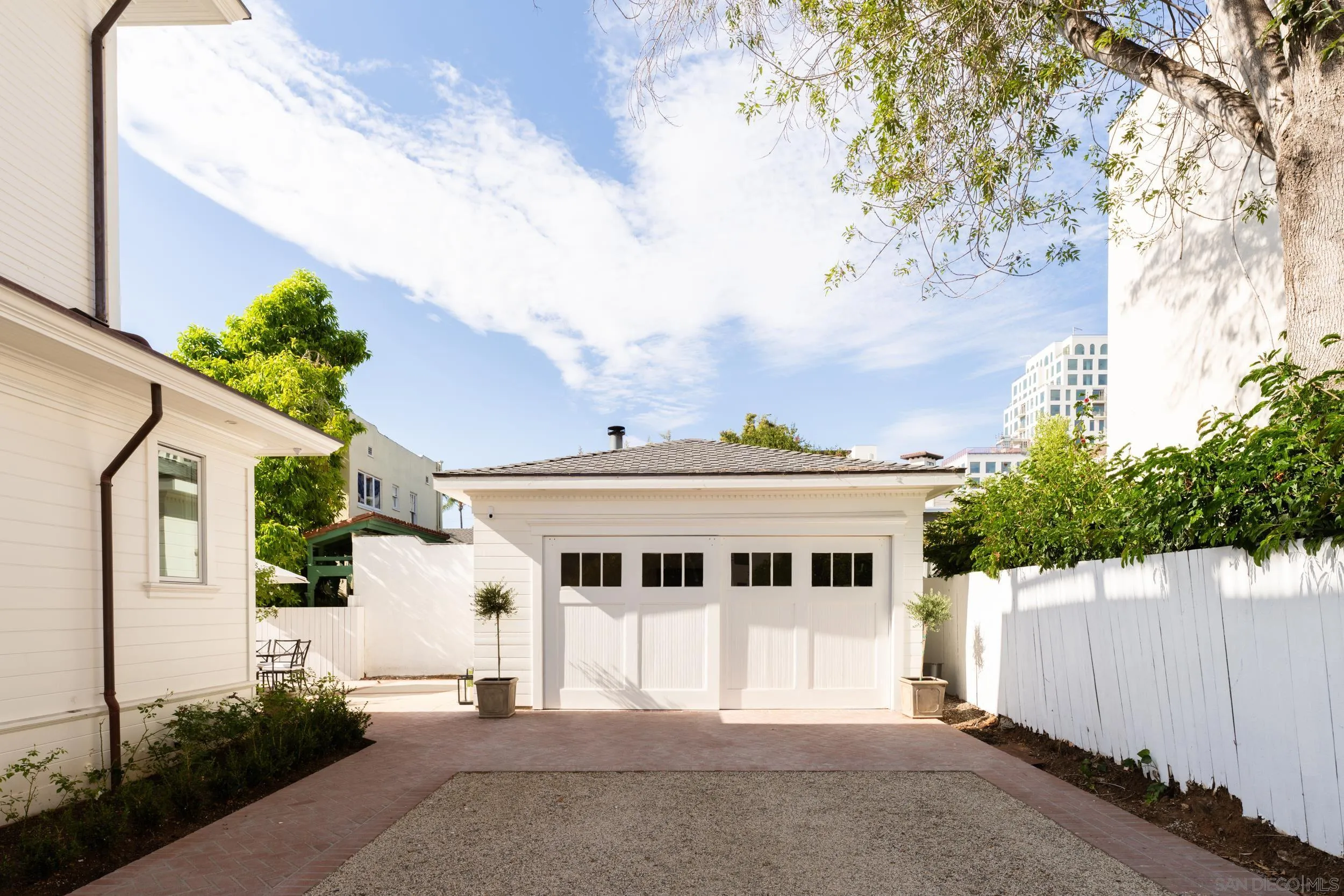 https://cdn.realtyfeed.com/cdn/127/260022299/6c616a895ddeb15425e45f572a239dbe.webp