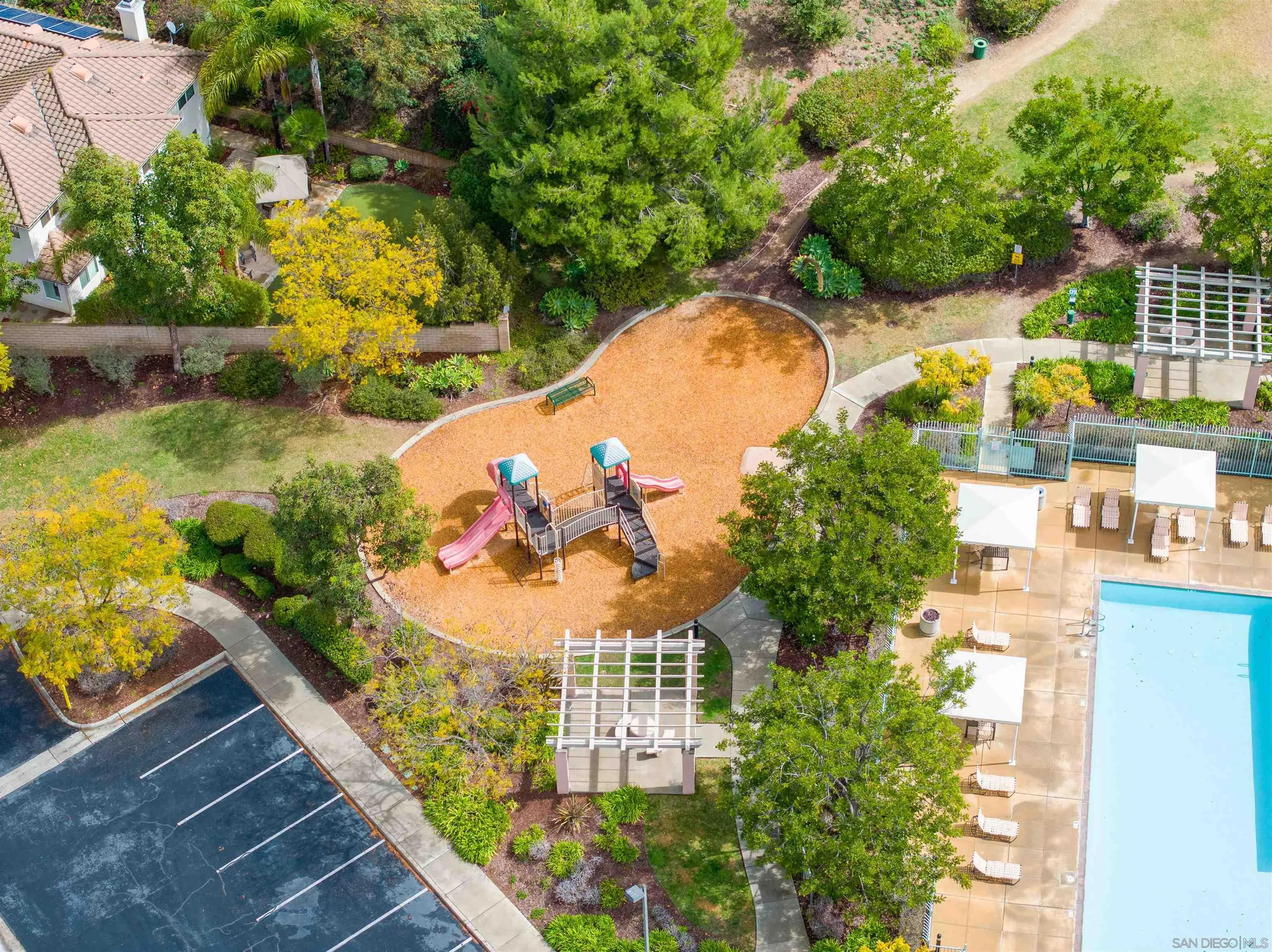 https://cdn.realtyfeed.com/cdn/127/260022311/5ef7b0ab2a6755ac957df5c03aefc2f9.webp