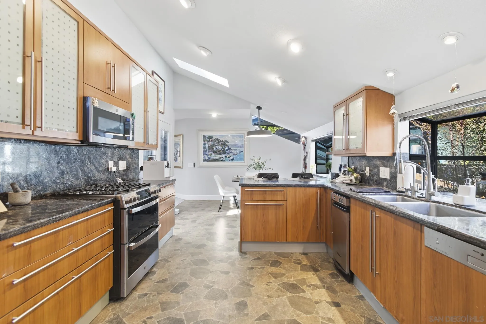 https://cdn.realtyfeed.com/cdn/127/260022315/1ed92a7e4430b4be5e428b2d0f551448.webp