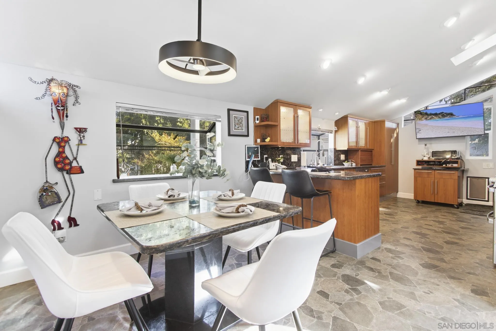 https://cdn.realtyfeed.com/cdn/127/260022315/27d6c220d330b4cae7a8859cd5a44f60.webp