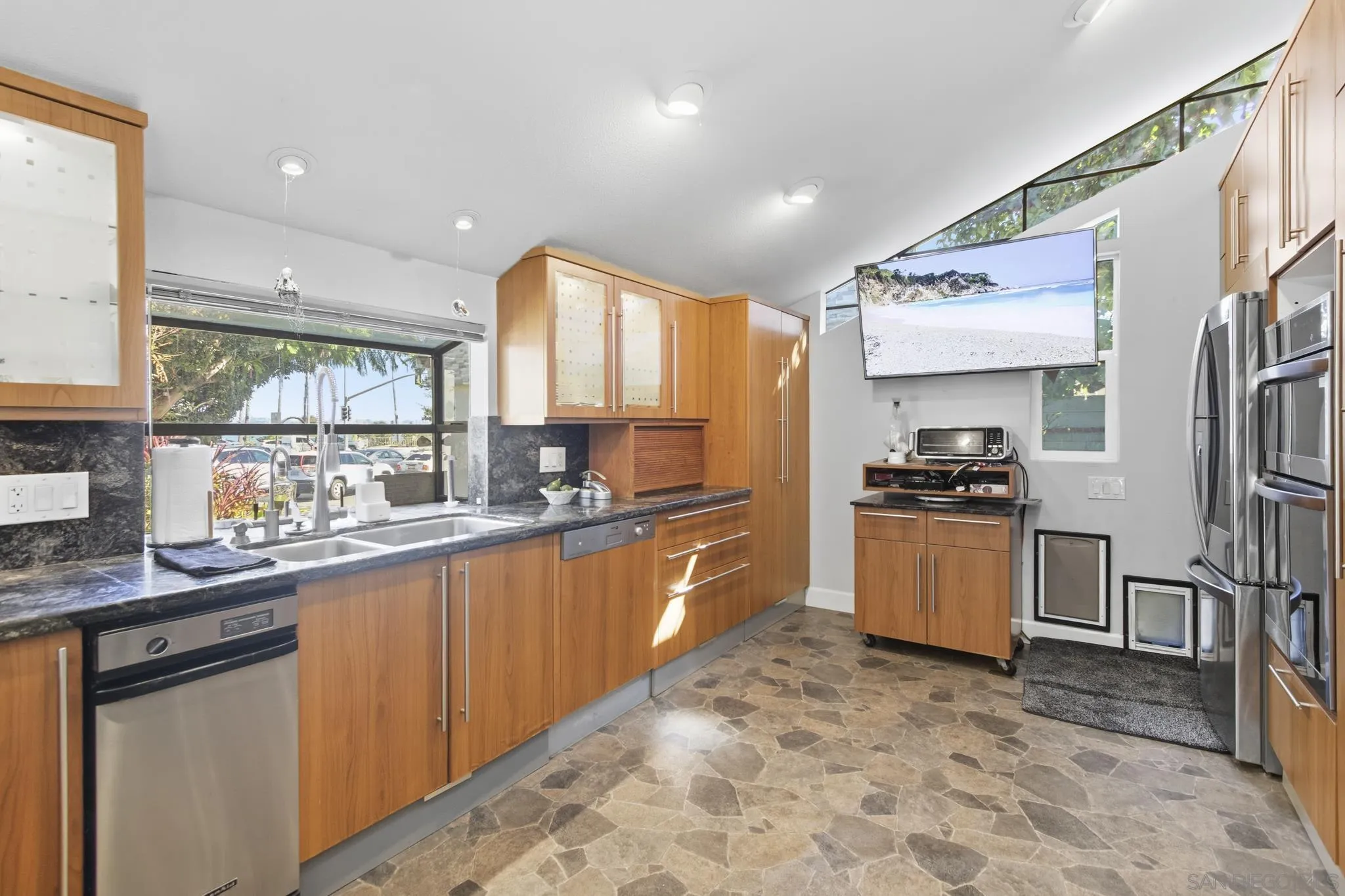 https://cdn.realtyfeed.com/cdn/127/260022315/ca64aa093e55701e8a8e9c27e2429208.webp