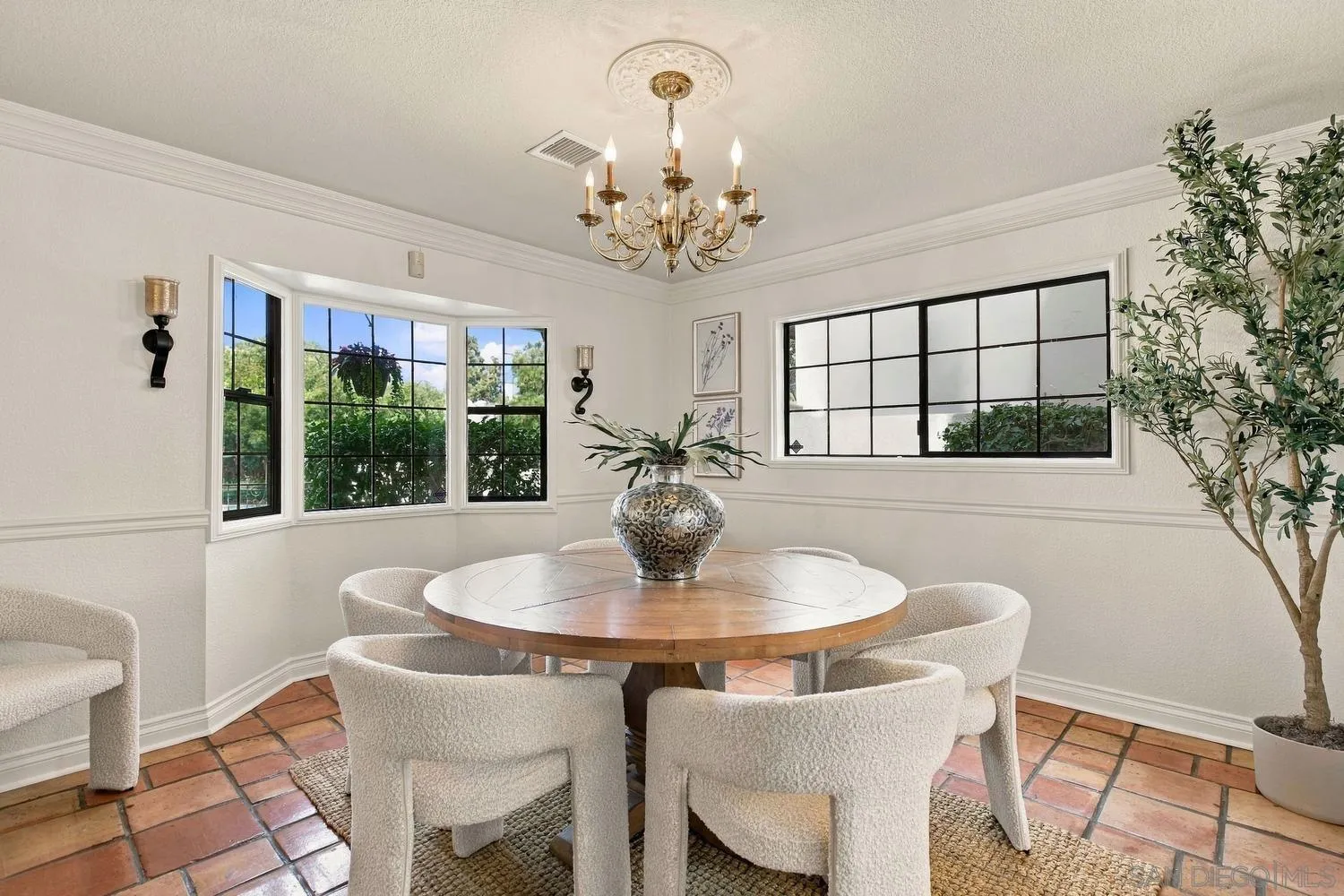 https://cdn.realtyfeed.com/cdn/127/260022318/e7cb230667633fc459d70375dffd4f86.webp